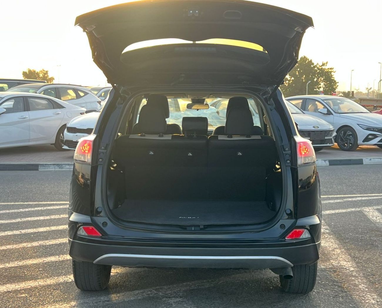 Toyota RAV4 2018 XLE - 2.5L V4-RearCam-AWD 4x4 - Push Start - Leather seat Sunroof