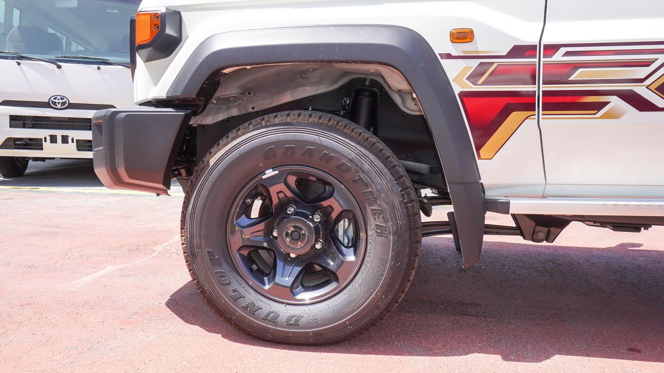 Toyota Land Cruiser Pick Up LX 4.0L V6 SINGLE CABIN M/T