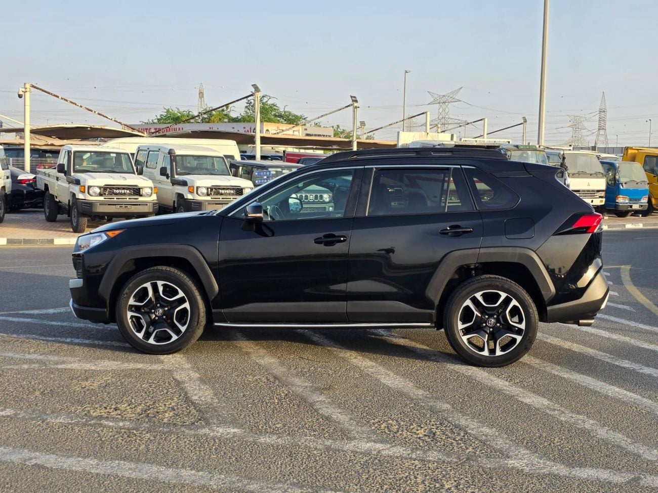 تويوتا راف ٤ Advanture Edition 4x4 , Push button and Original leather seats