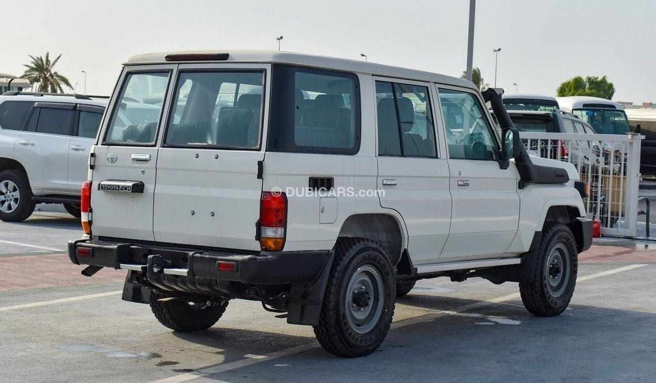 تويوتا لاند كروزر 70 LX10 - 2024 - 4.2l - Manual - 10 Seater - New Shape
