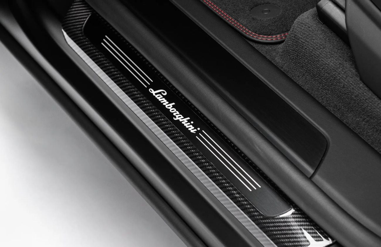 لامبورغيني اوروس 4.0L V8 Twin-Turbocharged Engine + eMotor