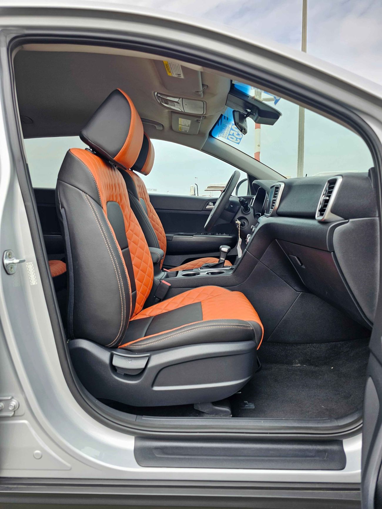 كيا سبورتيج LX /LEATHER/ DVD REAR CAMERA/ LANE ASSIST/ LOW MILEAGE/ 659 MONTHLY / LOT#93292