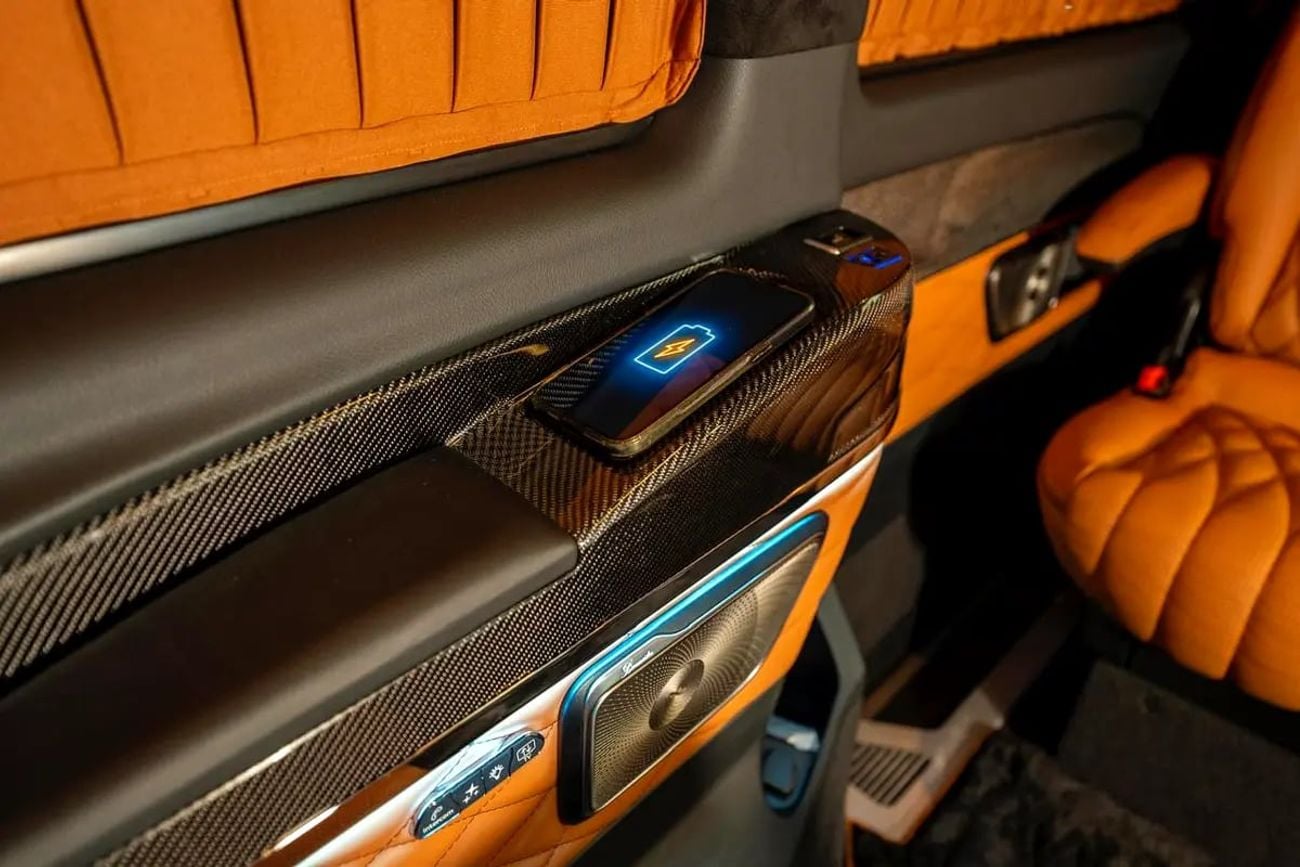 Mercedes-Benz V 300 ARRIVAL MODEL LUXURY MERCEDES GCC V300 with ADDITIONAL REAR AC-2 YEARS WARRANTY BY VLINE