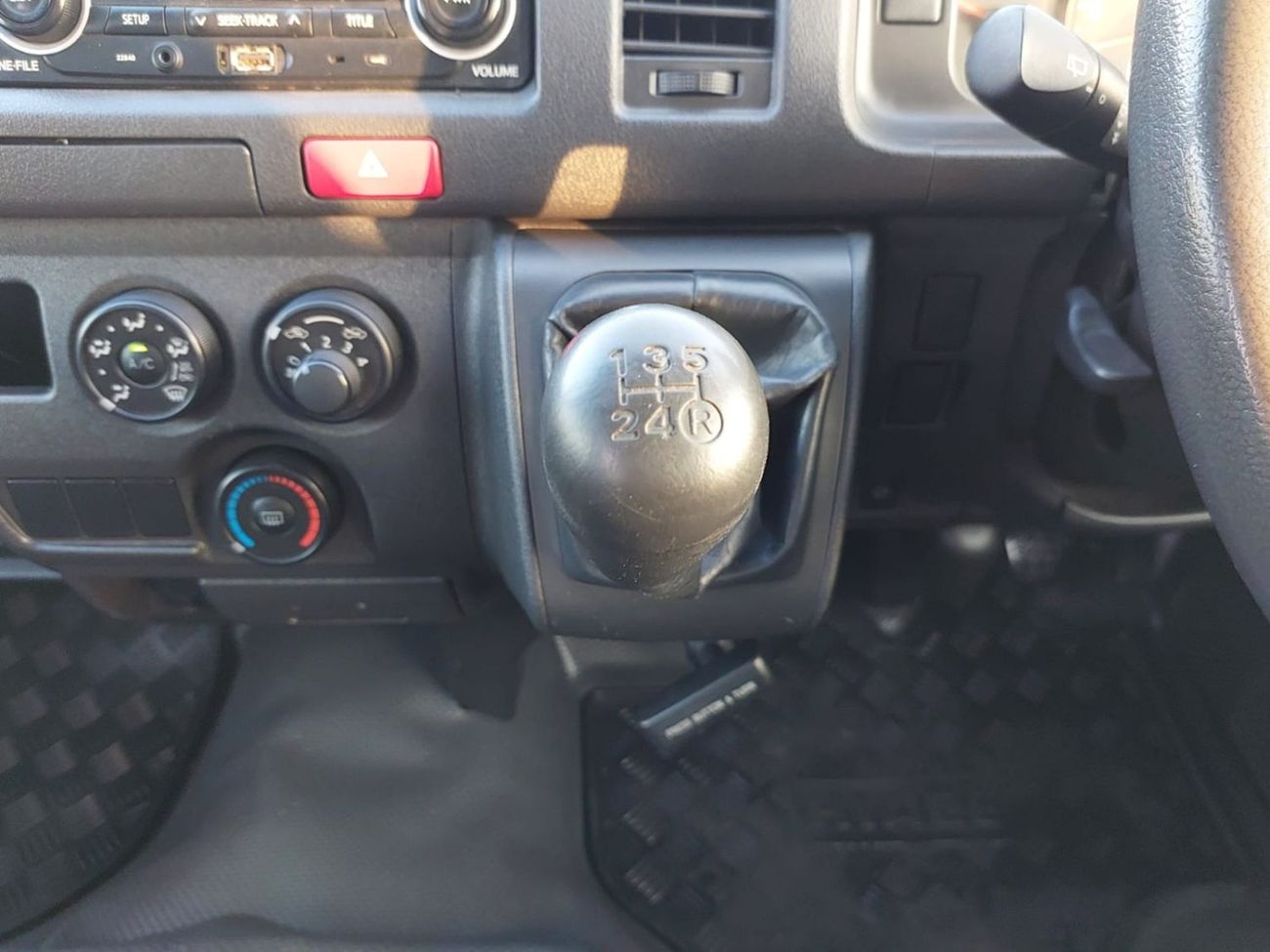 Toyota Hiace TOYOTA HIACE COMMUTER VAN RHD 2016 MODEL 3.0 L DIESEL MANUAL(PM18802)