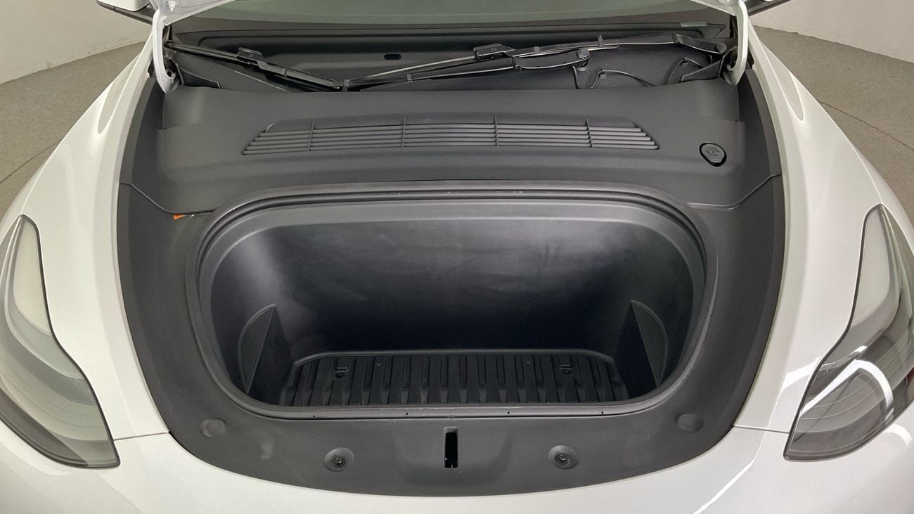 Tesla Model Y BEV LONG RANGE PEARL 19 BW 5STR TOW | Guaranteed Warranty | 0 Down Payment