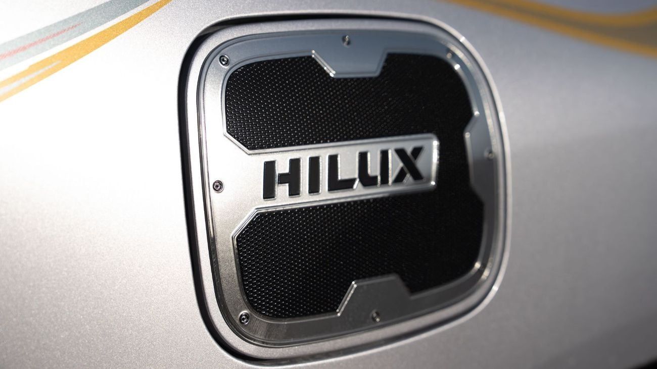 تويوتا هيلوكس 2025 Toyota Hilux 2.4 - Silver Metallic Inside Black | Export Only