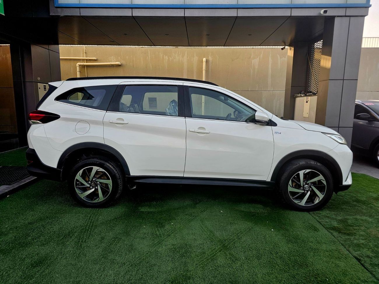 تويوتا راش EX/ PASSENGER 7 SEATS/ LOW MILEAGE