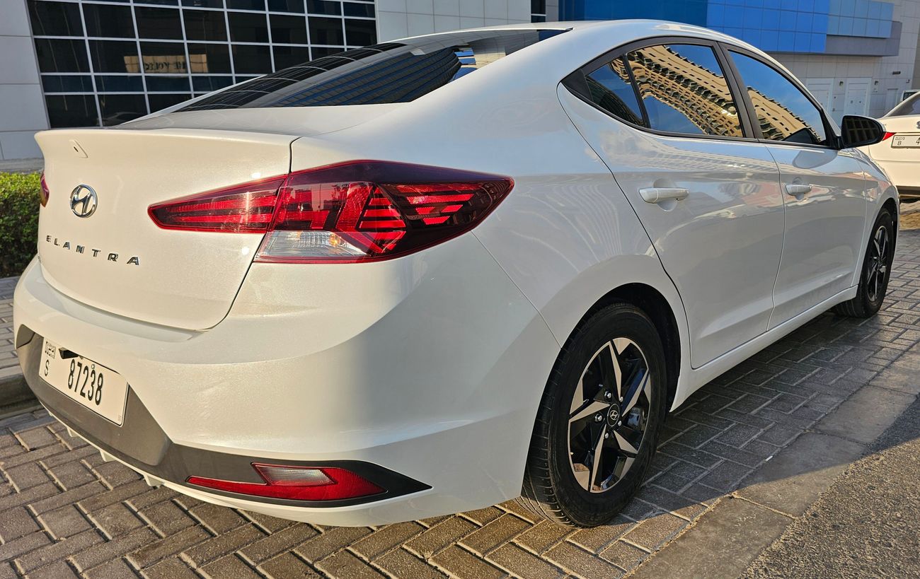 هيونداي إلانترا SE