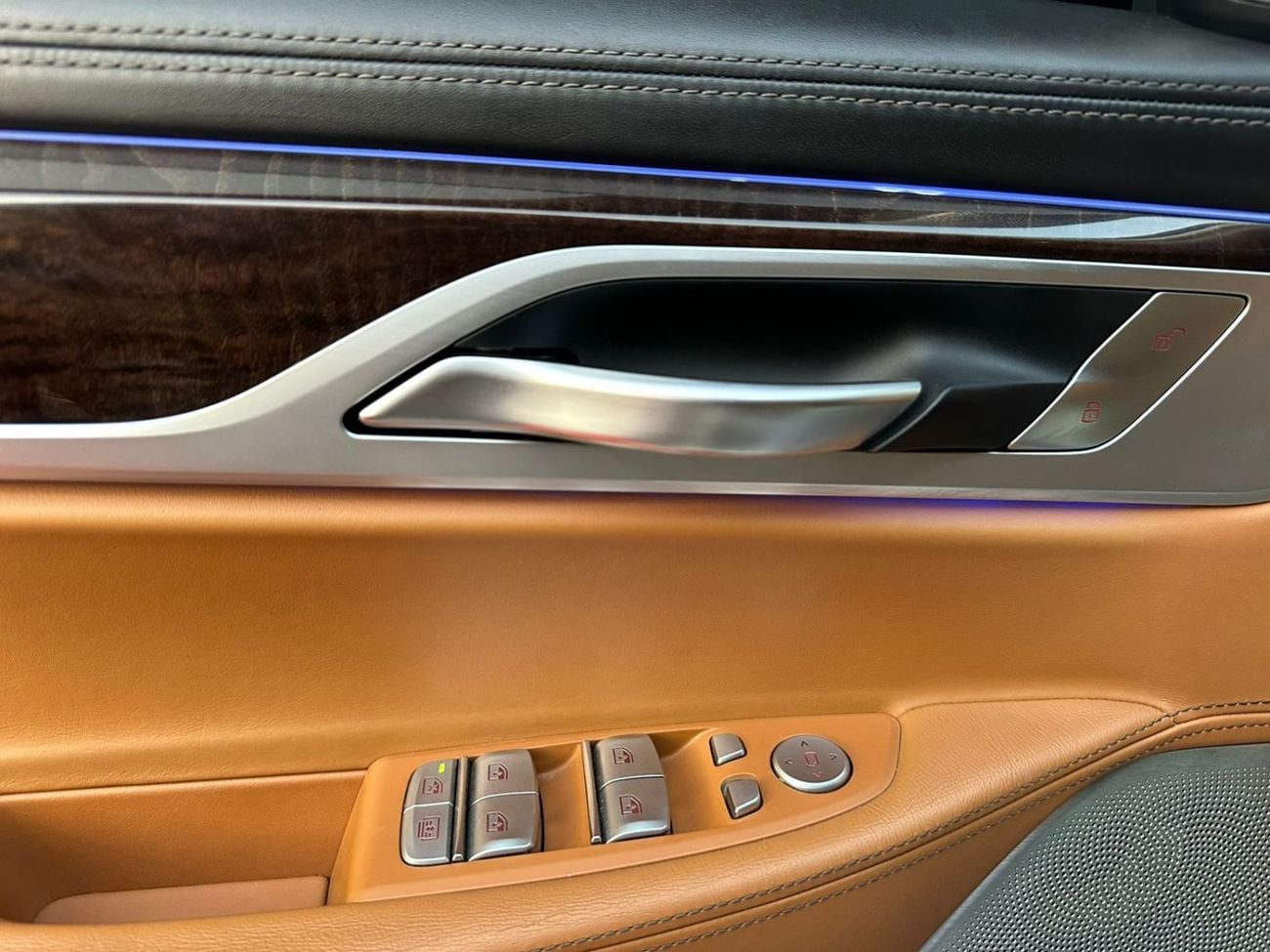 بي أم دبليو 750Li xDrive 4.4L (523 HP)