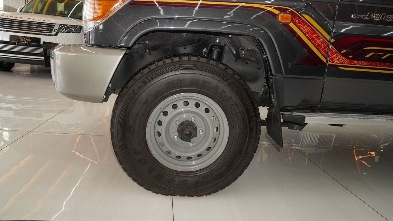 تويوتا لاند كروزر بيك آب LX 4.0L V6 M/T