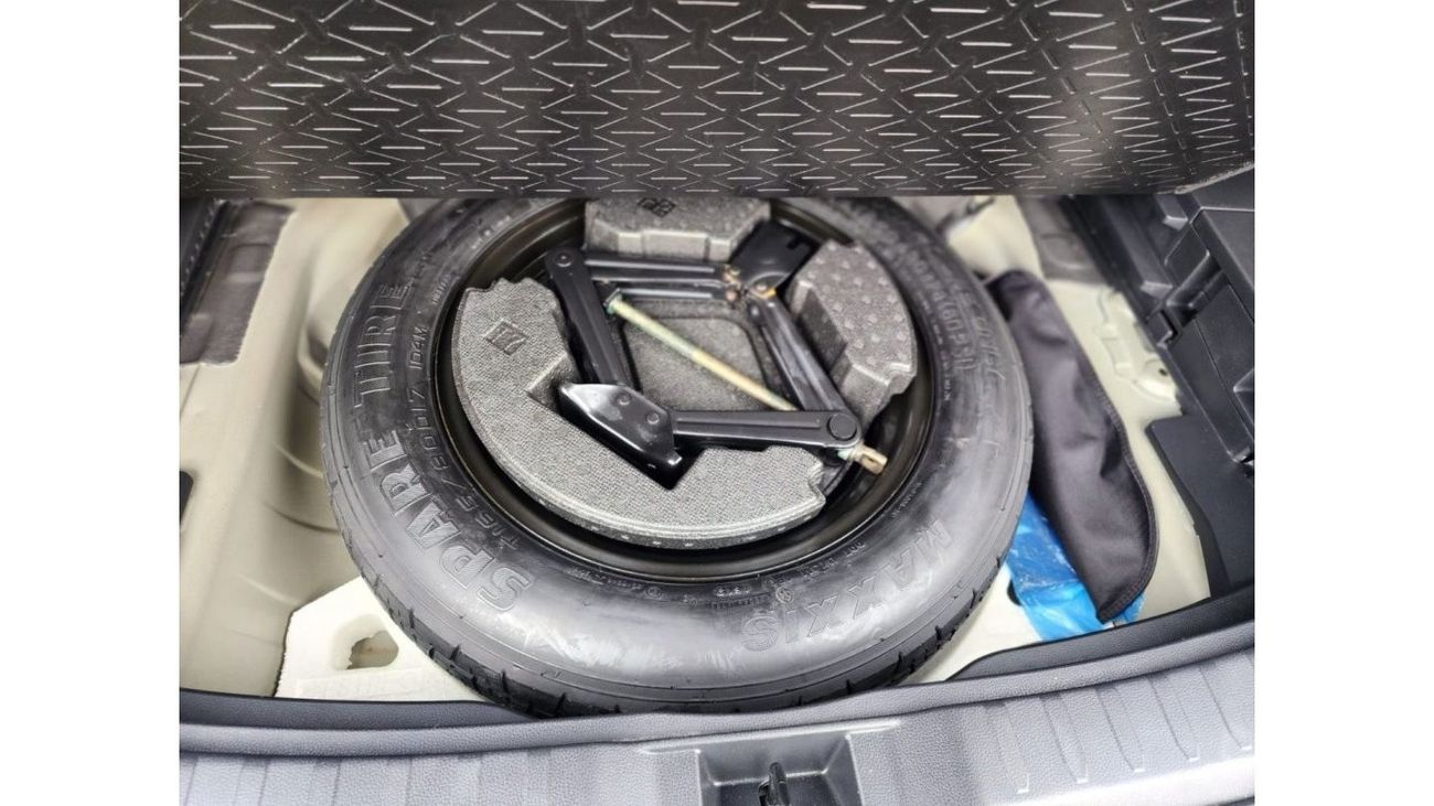 Toyota RAV4 XLE Toyota Rav4 Hybrid full option