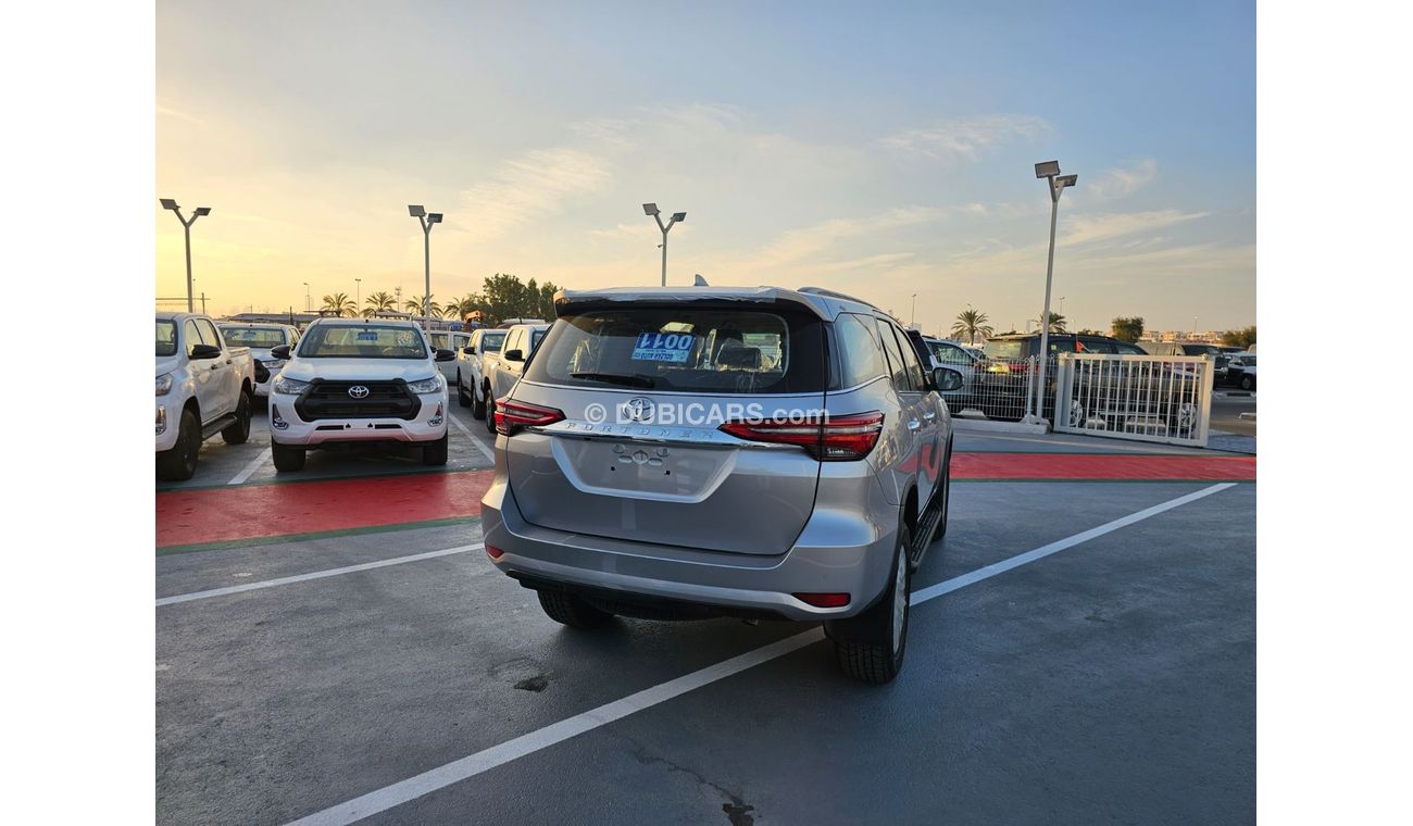 Toyota Fortuner 2.8L full options