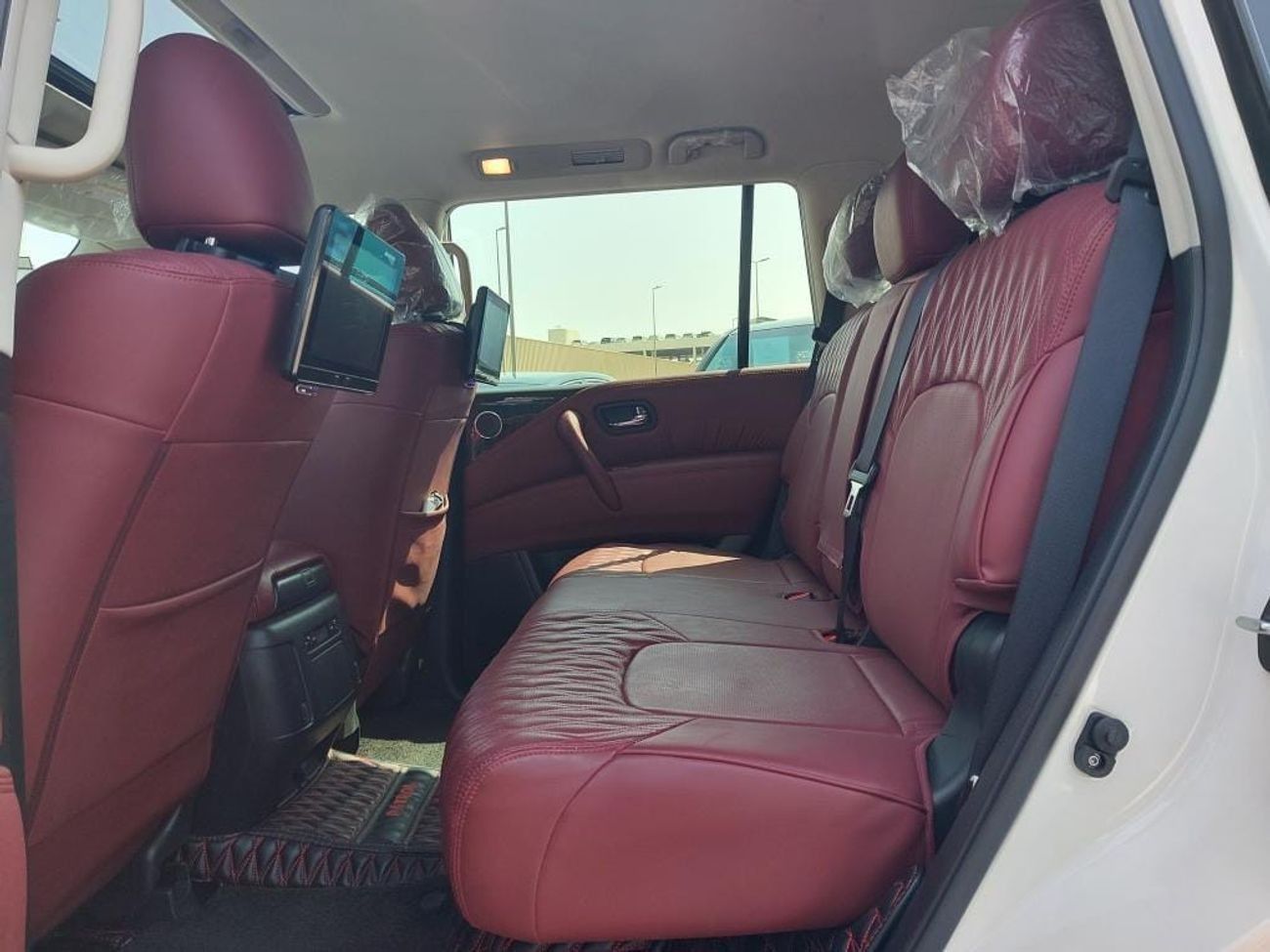 Nissan Patrol NISSAN PATROL LE PLATINUM V8 5YEARS WARRANTY FROM AL ROSTAMANI CONTRACT SERVICE UNTIL 30000 KM