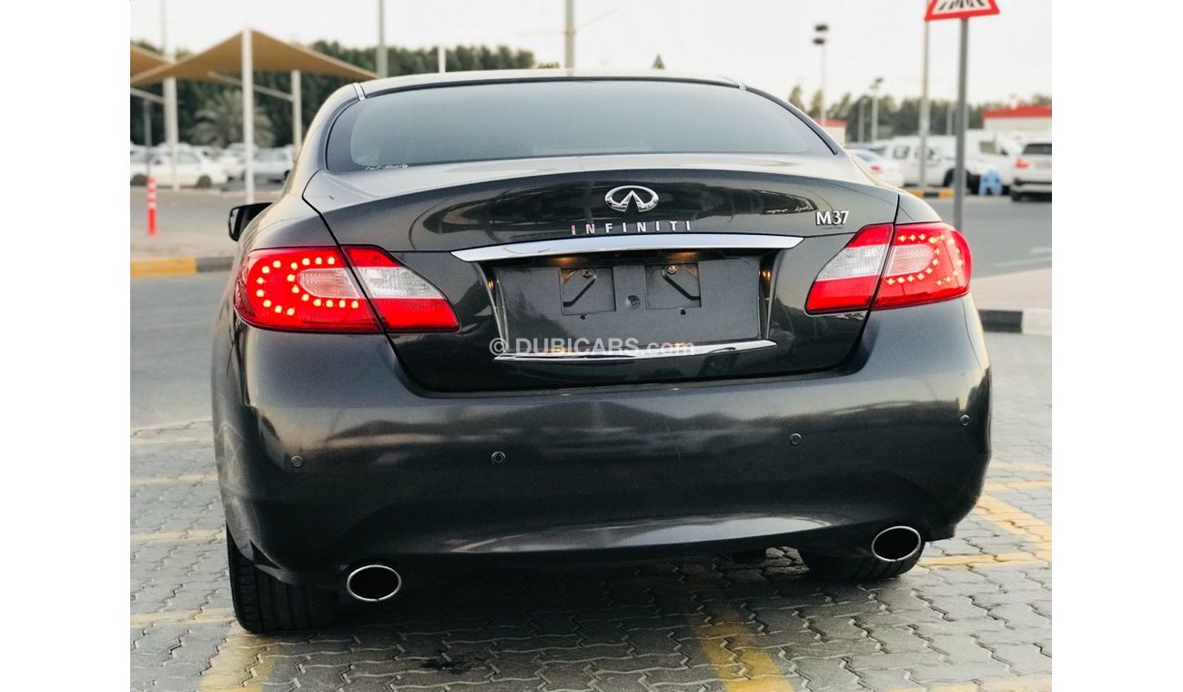 Infiniti M37
