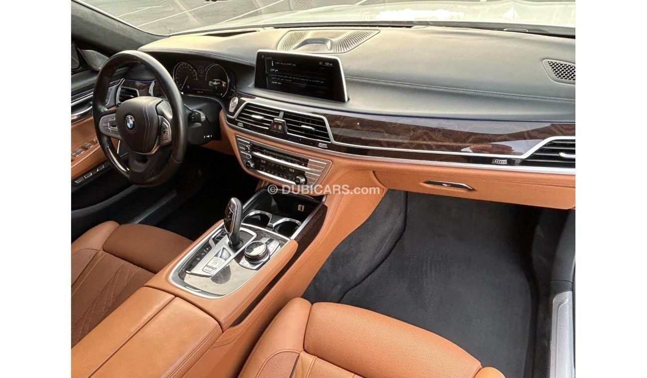 BMW 750Li Luxury Executive BMW 750LI XDrive 2017 GCC V8 4.4L Full option // Perfect condition // Under service