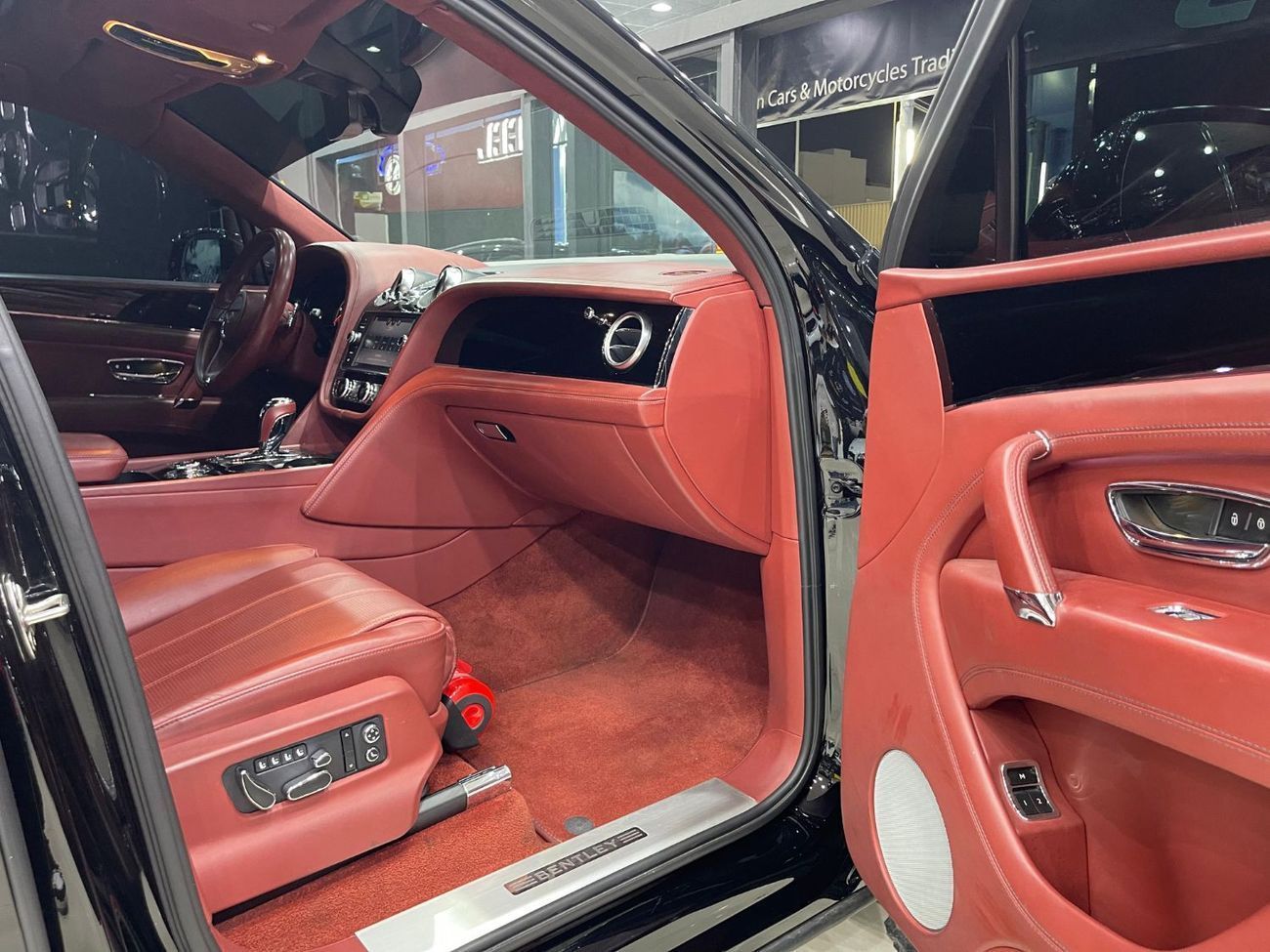 بنتلي بينتايجا BENTLEY BENTAYGA GCC 2018 IN PERFECT CONDITION