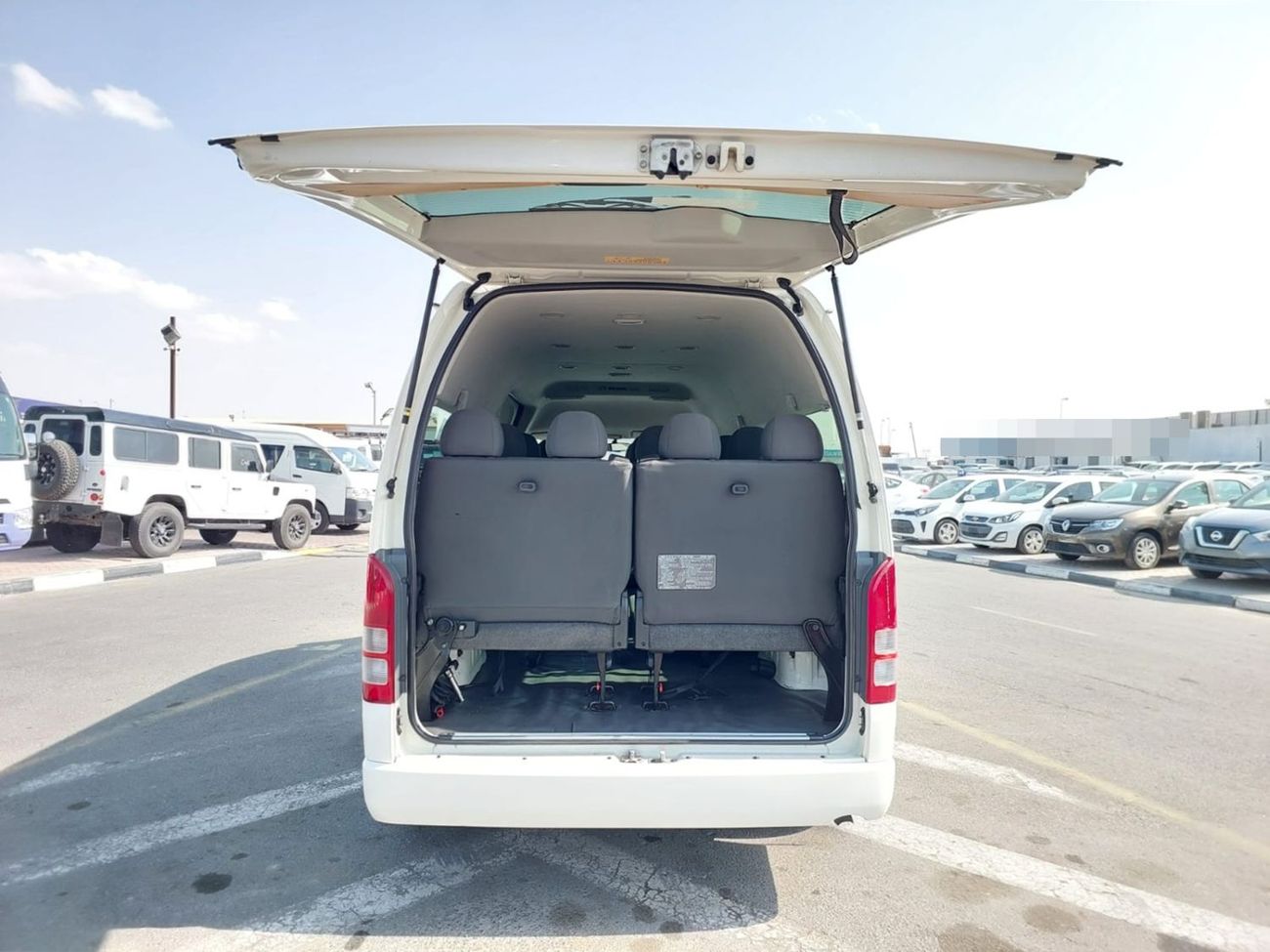 تويوتا هاياس TOYOTA HIACE COMMUTER VAN RHD 2015 MODEL 3.0 L DIESEL AUTOMATIC(PM26086)