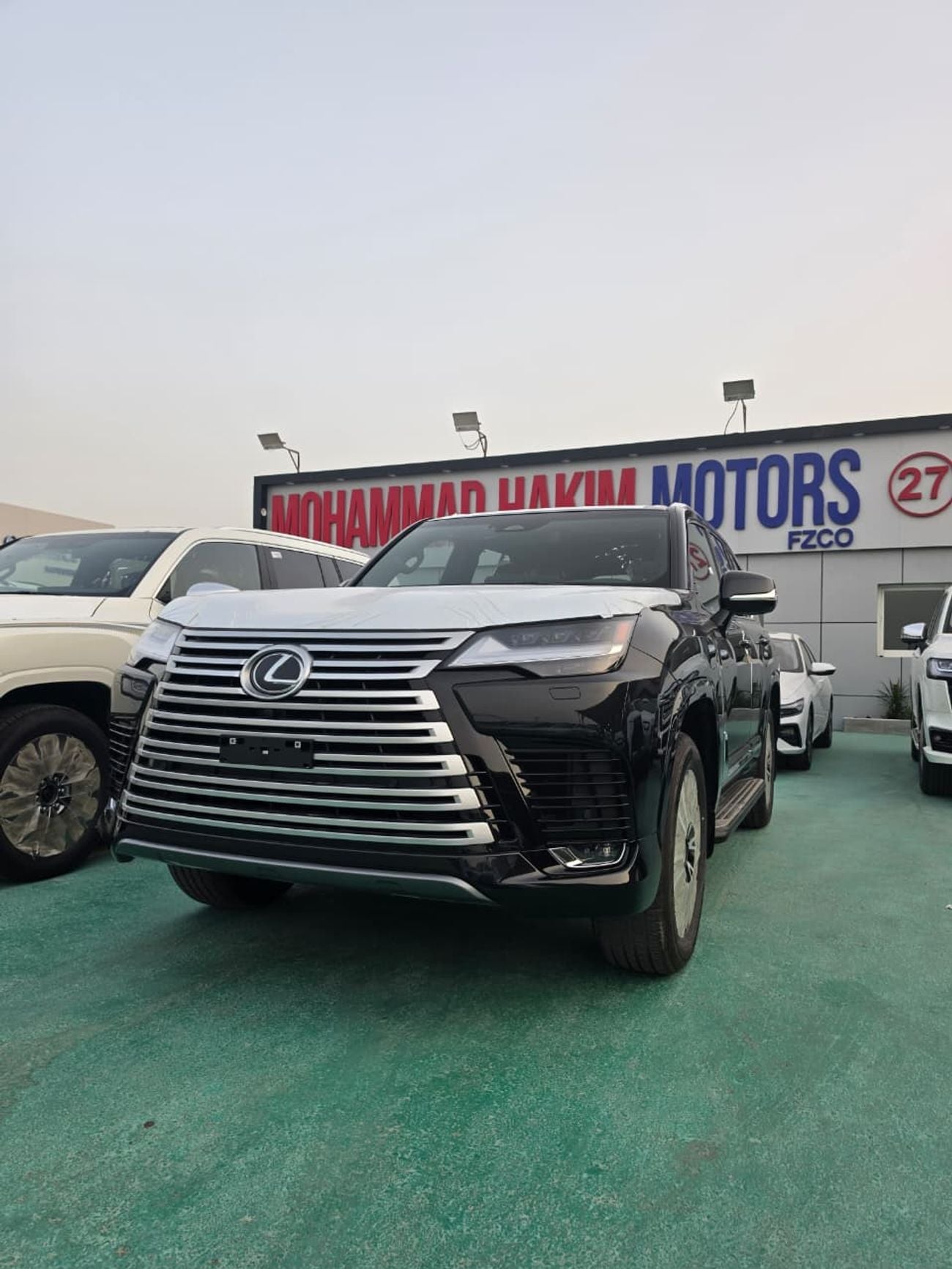 لكزس LX 700h Lexus LX 700h Signature 2026 – فل أوبشن | هايبرد | أسود خارجي | داخلية حمراء