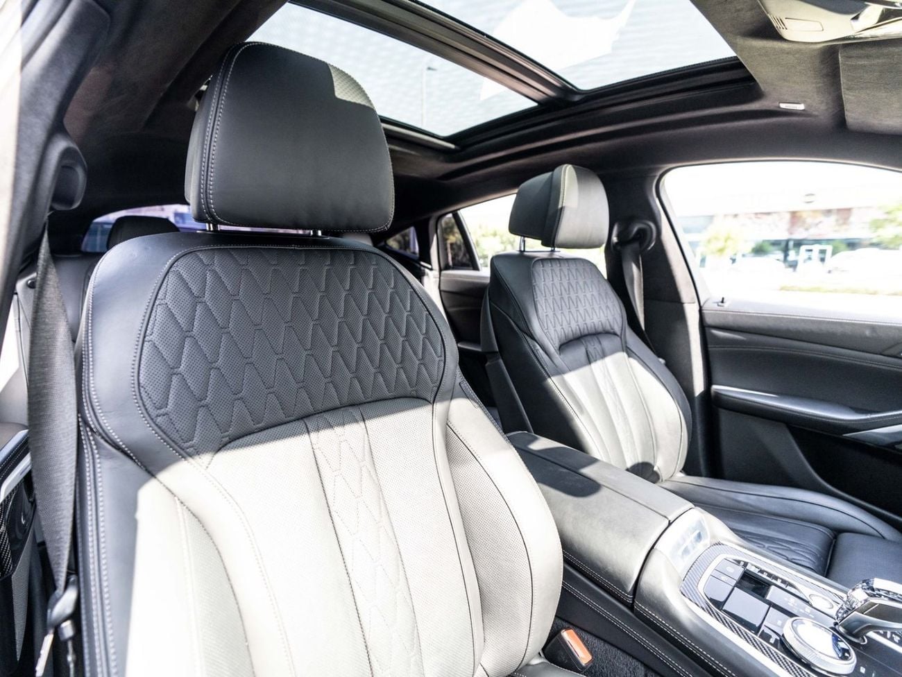 BMW X6 M 50i BMW X6 M50 2020