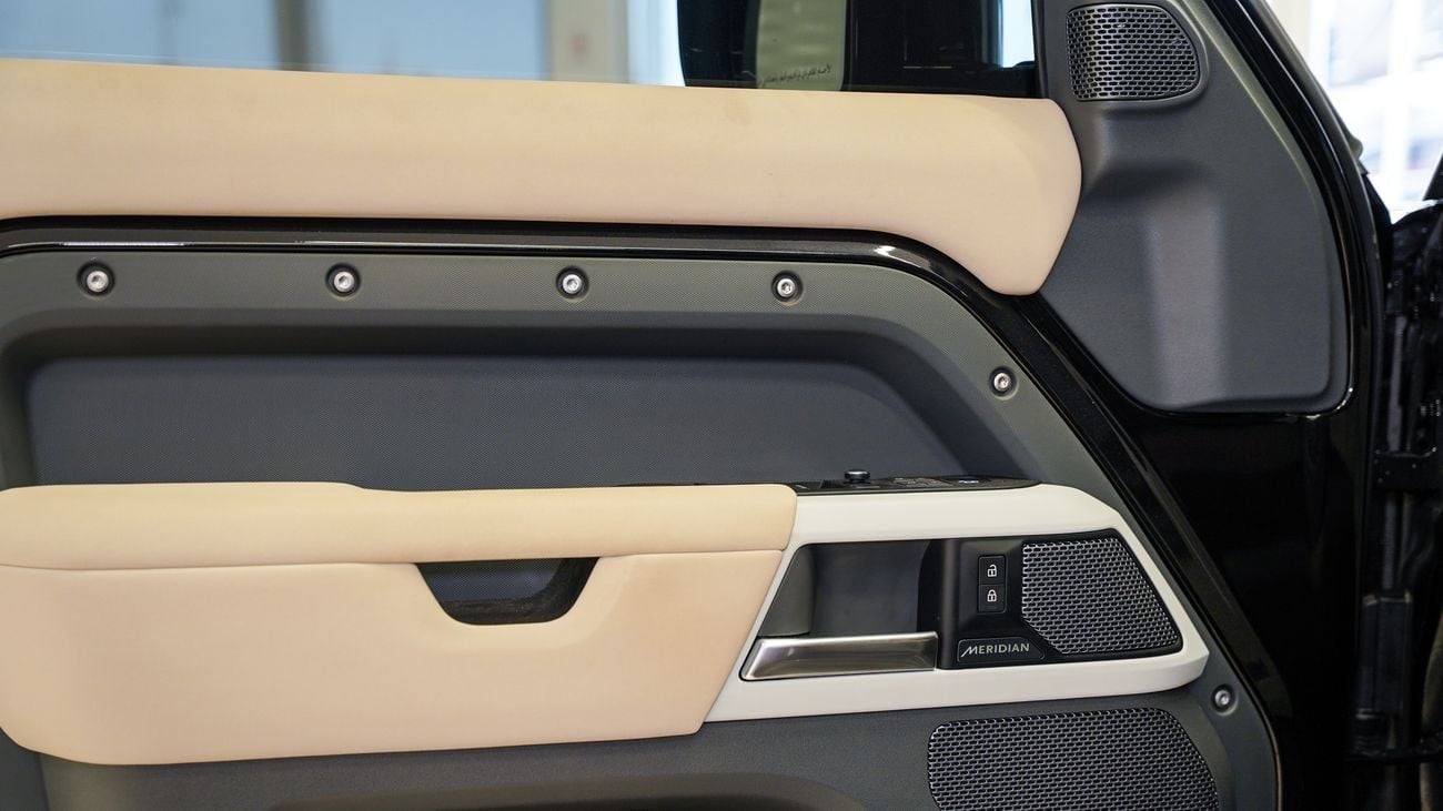 Land Rover Defender P300 110 2.0L (7 Seater)