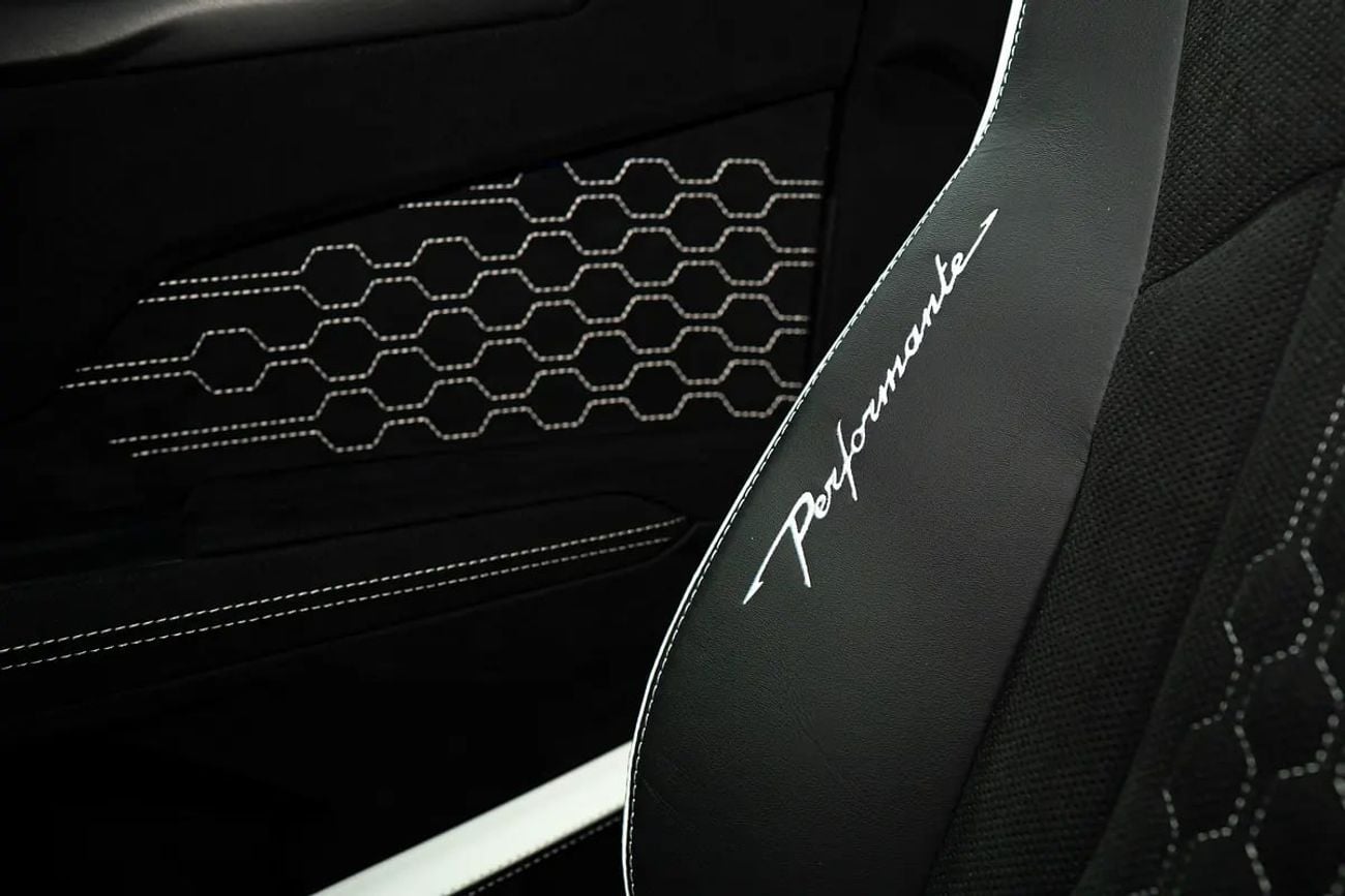 Lamborghini Urus 4.0T V8 Performante PERFORMANTE | TWO TONE INTERIOR ALCANTARA SEATS | CARBON INT/EXT | MASSAGE SEAT