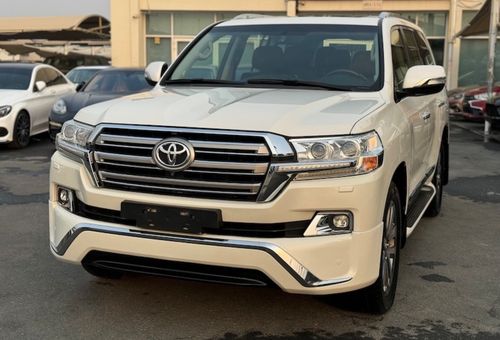 تويوتا لاند كروزر Toyota Land Cruiser 2017 VXR LHD v8 petrol