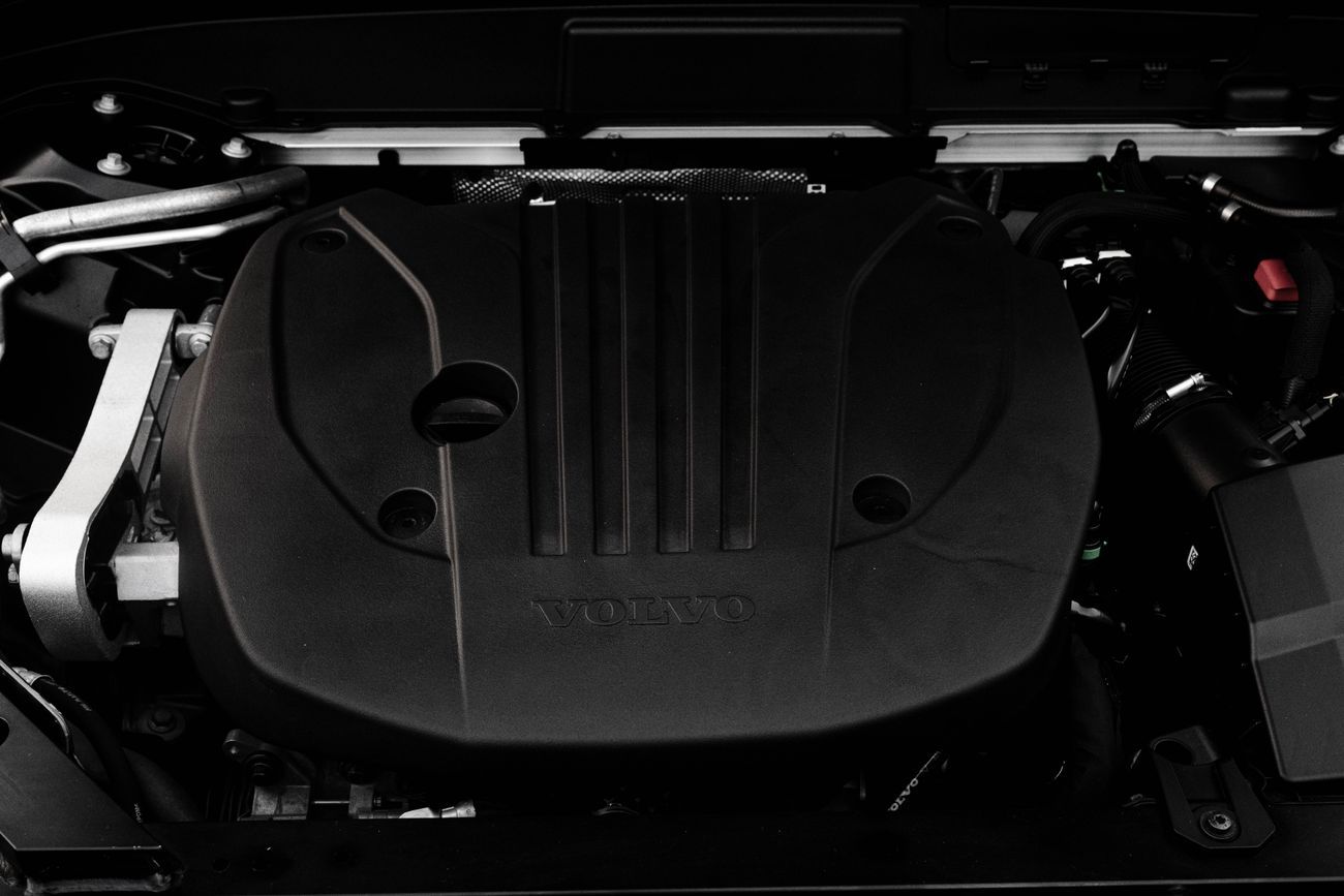 فولفو XC 60 XC60 B5 Ultimate Dark | 2,625 P.M | 0% Downpayment | Al Futtaim Warranty!