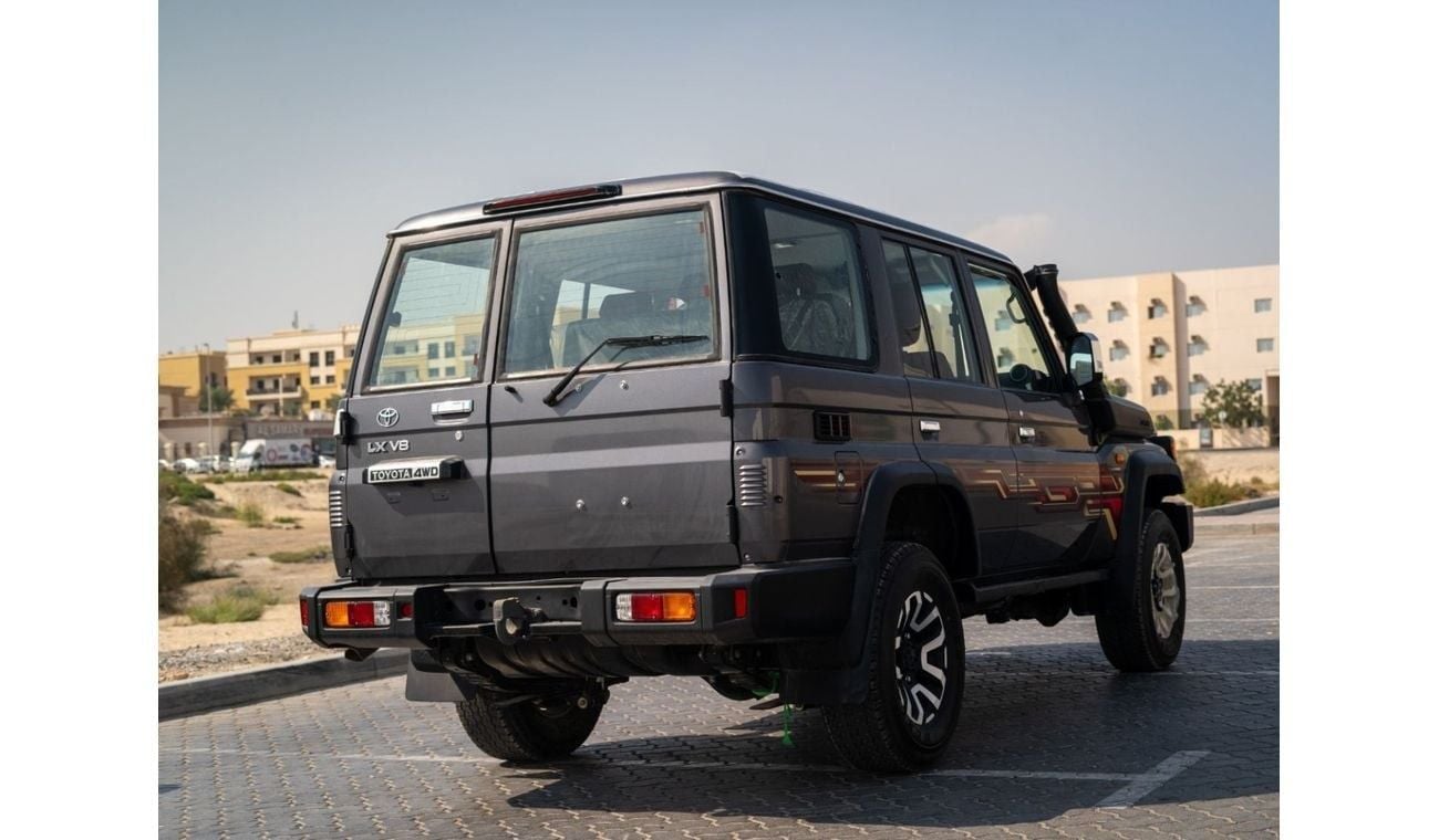 تويوتا لاند كروزر 70 TOYOTA LAND CRUISER 4.5 V8 DIESEL HTOP 5 DOOR
