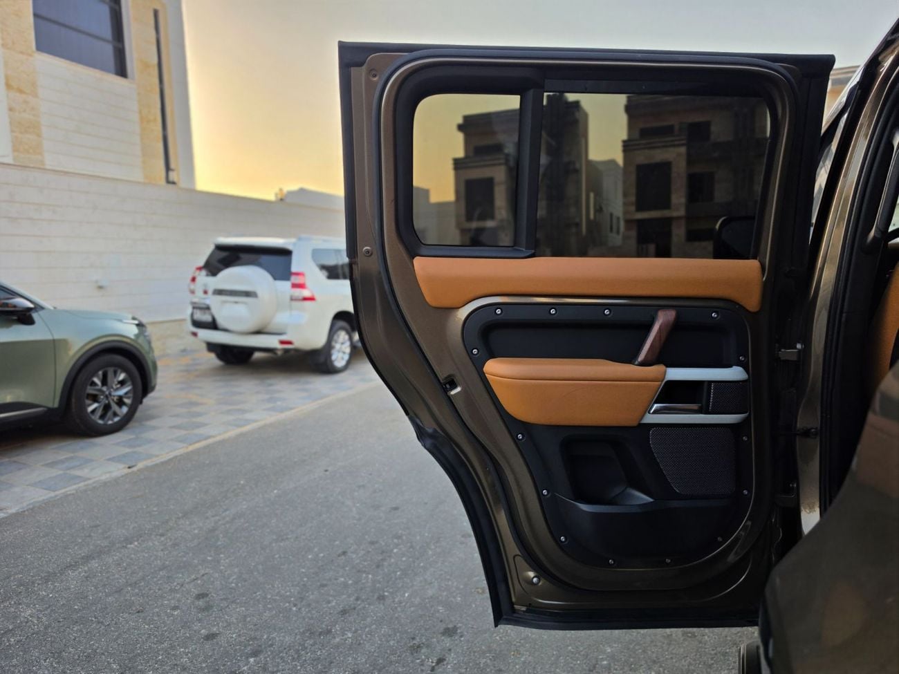 لاند روفر ديفندر 110 HSE P400
