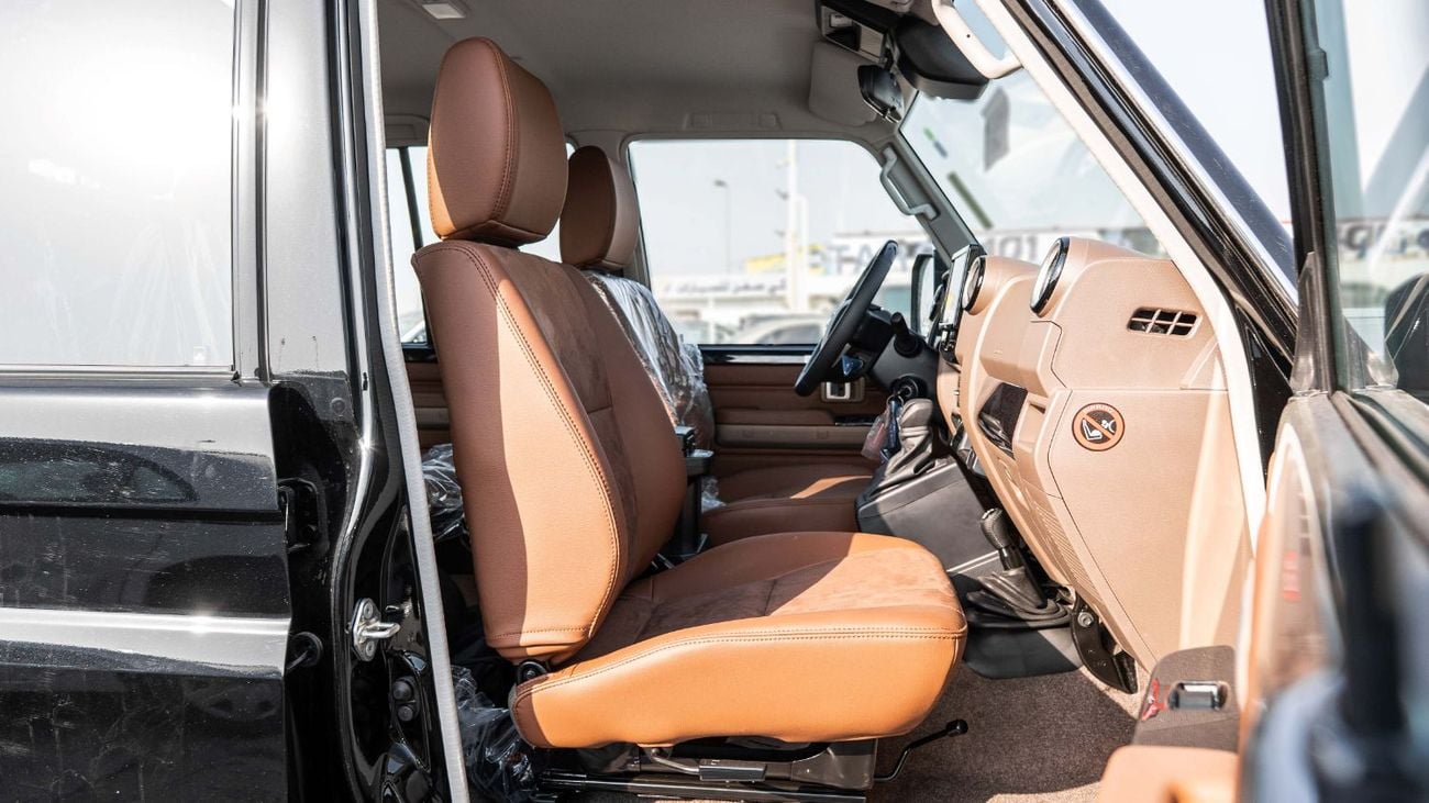 تويوتا لاند كروزر 70 2026 Toyota Land Cruiser LC76 2.8L AT Diesel (Black-Brown)