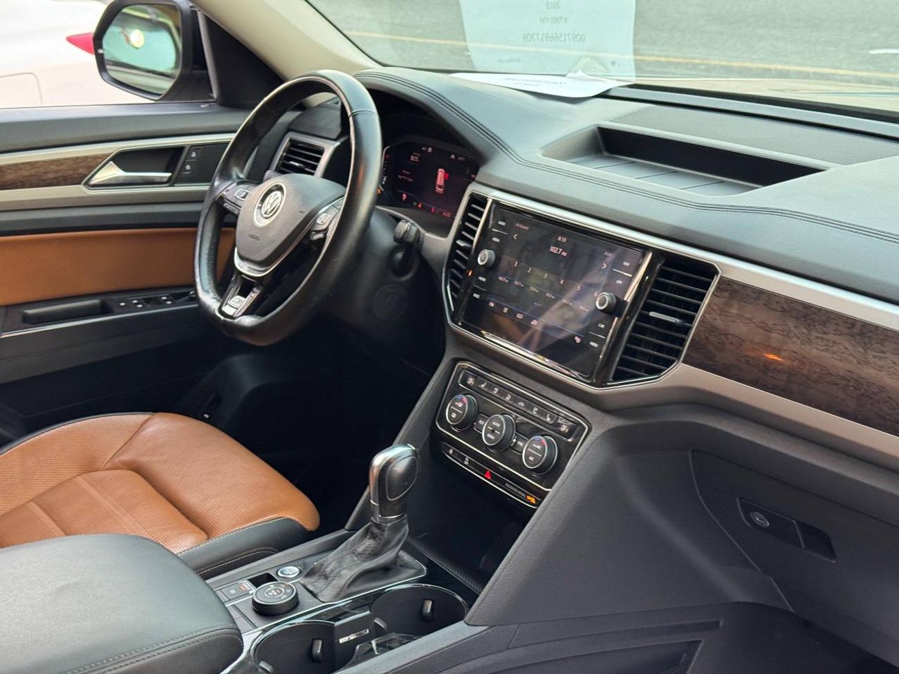 فولكس واجن اطلس R-LINE / 4MOTION / V6 3.6L / فتحة سقف بانورامية / بحالة ممتازة / رادار