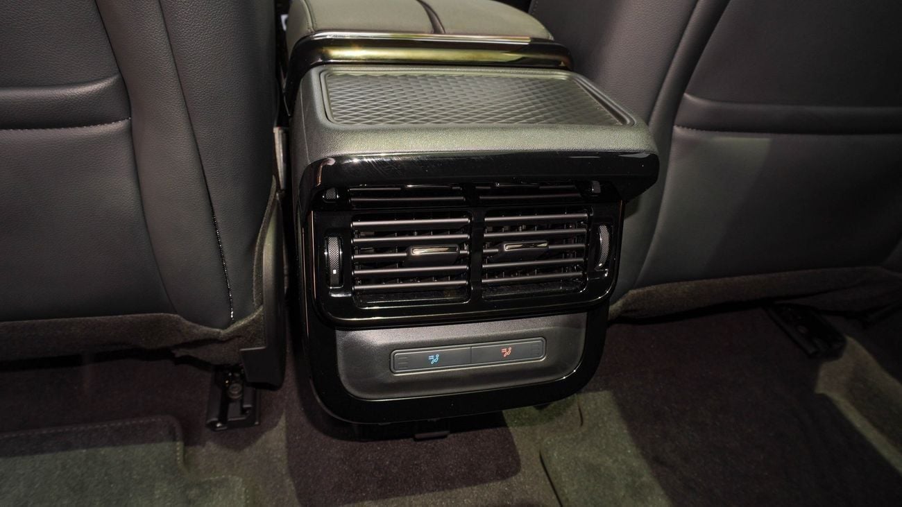 لاند روفر رانج روفر إيفوك SE P250 DYNAMIC 2025!! FIVE YEARS WARRANTY!! THREE YEARS SERVICE CONTRACT