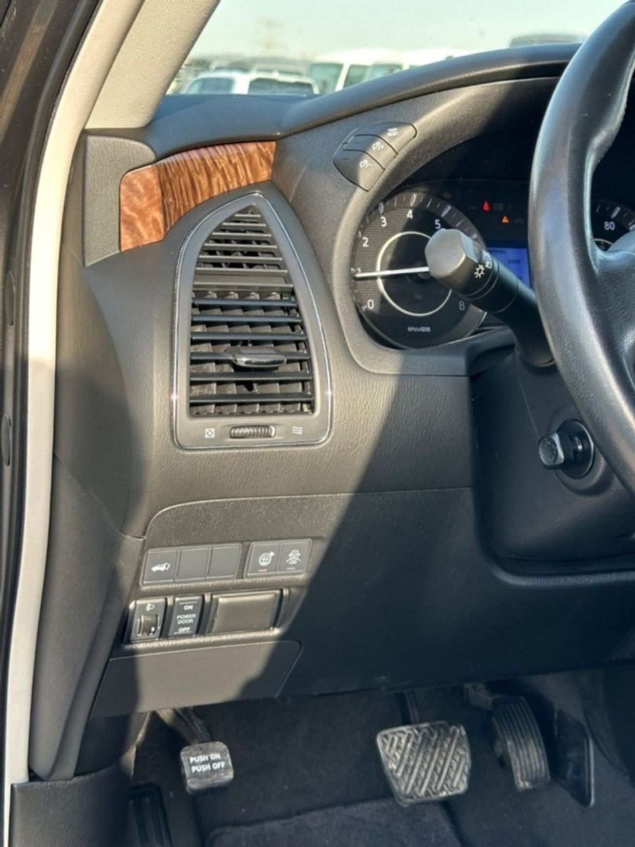 Nissan Armada Platinum