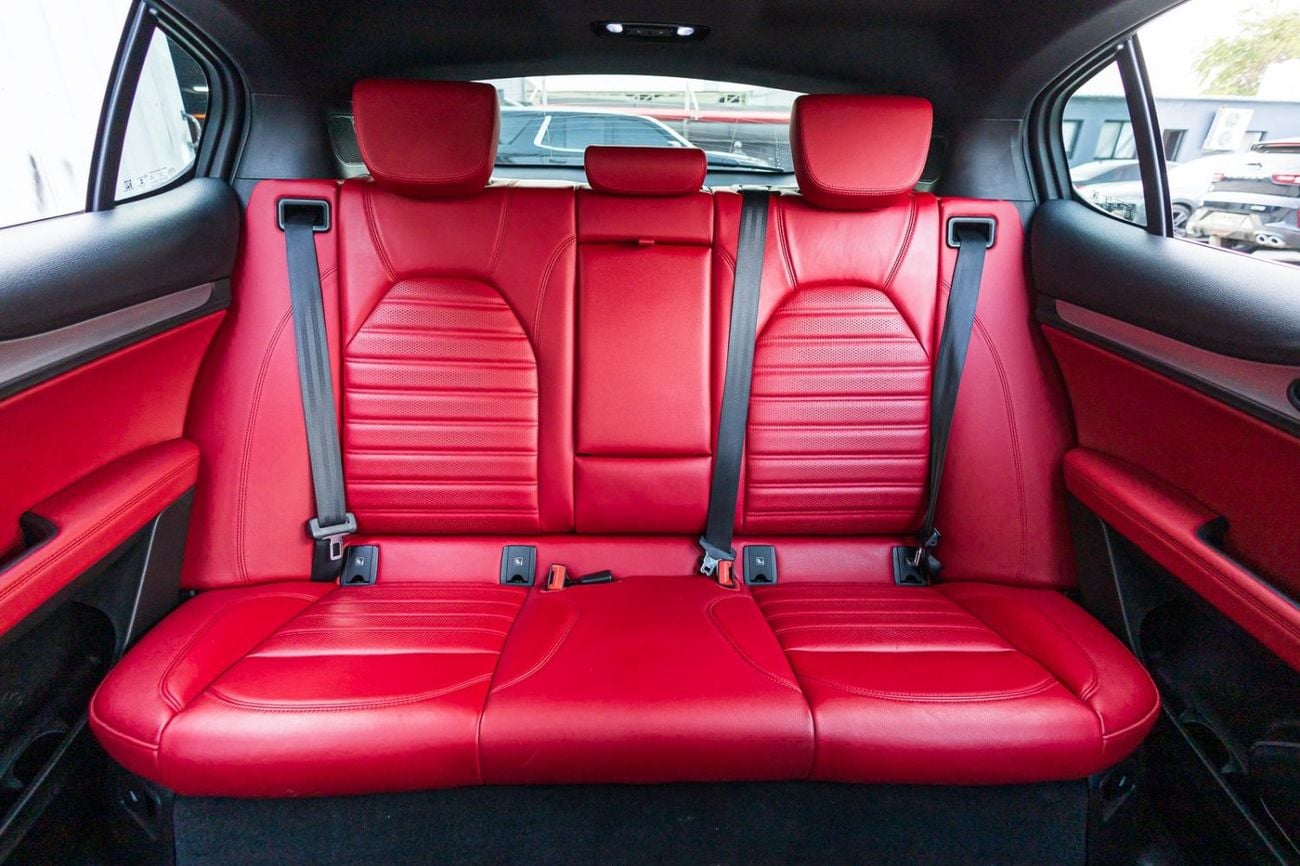 Alfa Romeo Stelvio Veloce 2.0L Alfa Romeo Stelvio Veloce 2022 GCC | Warranty
