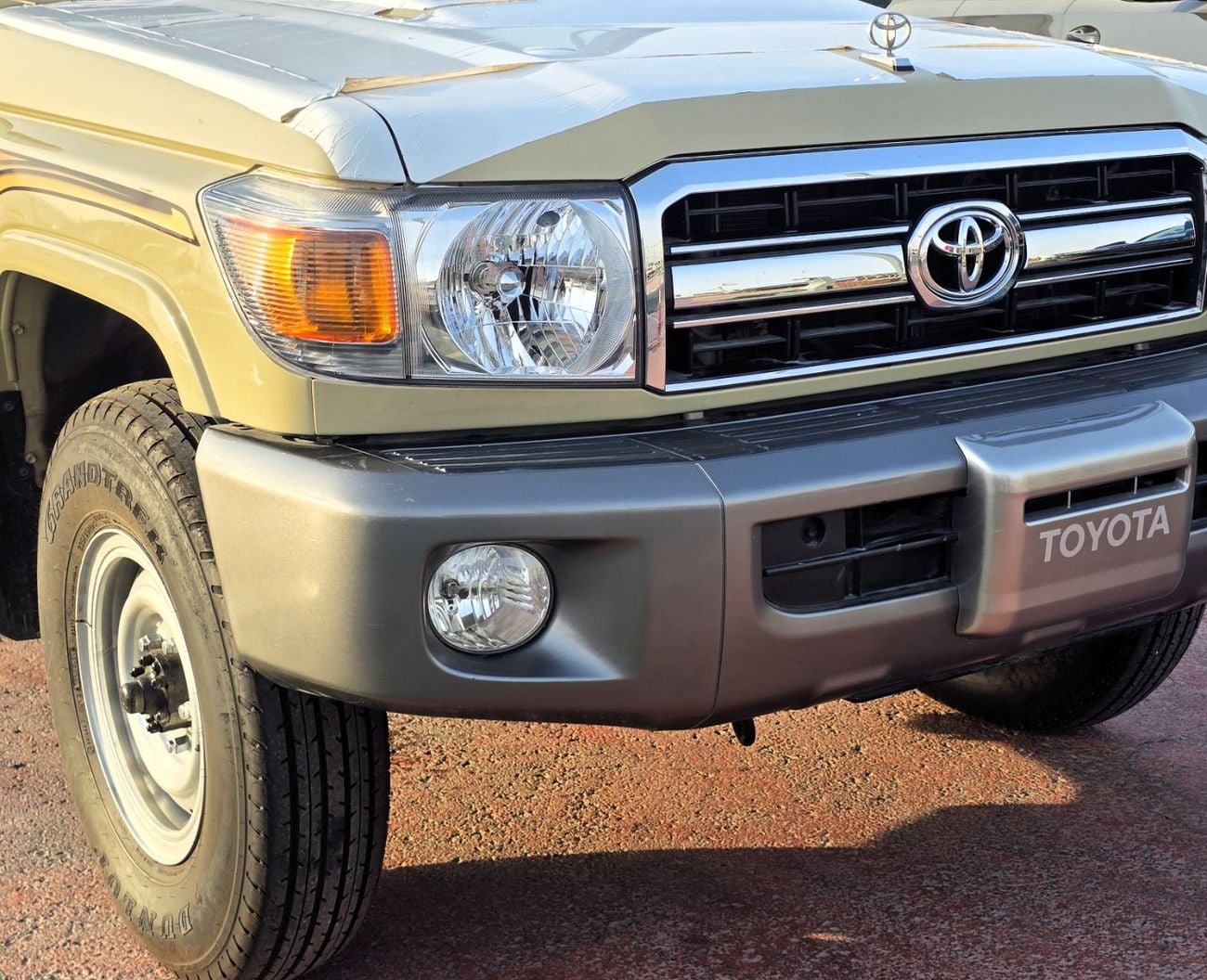 Toyota Land Cruiser Pick Up LX AC PWR OPT Toyota Land Cruiser PickUp S.C LX 4.0L M/T AWD Gcc Biege Color 2012 Model