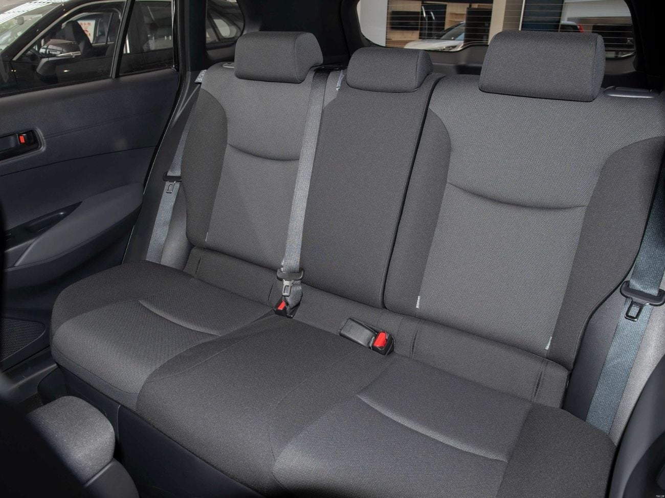 Toyota Frontlander 2.0 Hybrid Leading  white-black