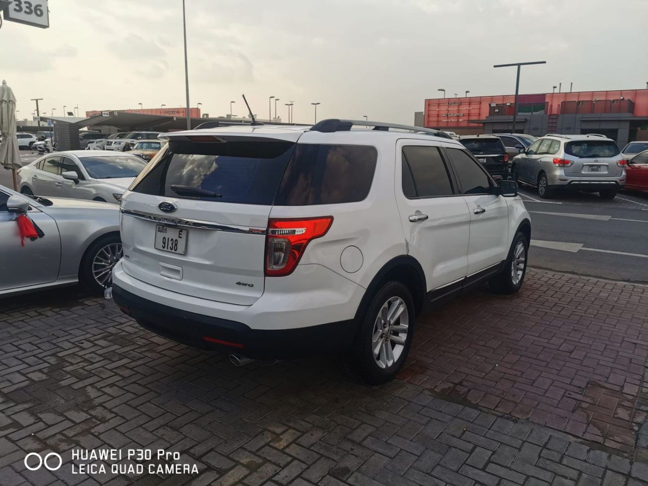 Ford Explorer Std 3.5L 4WD full option, panoramic