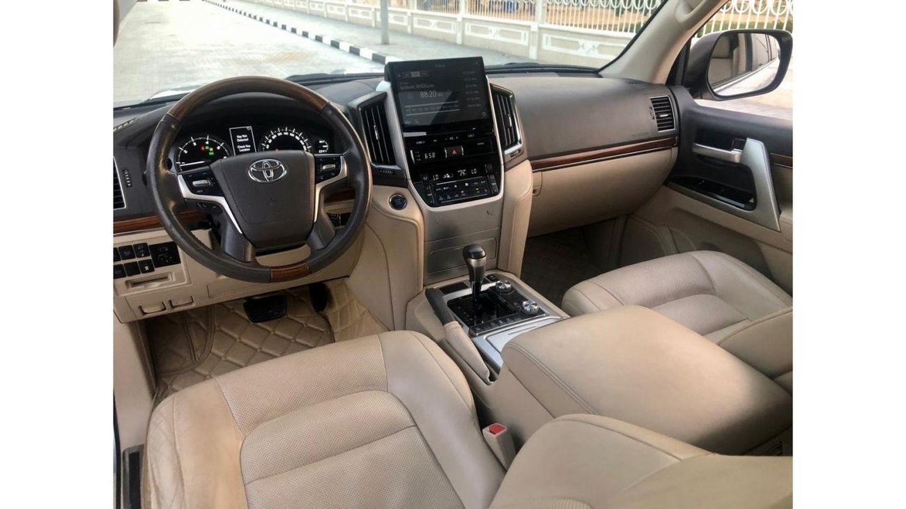 تويوتا لاند كروزر ‎تويوتا لا كروزر 2018 GXR V8 5.7 صبغ وكاله بالكامل فل أوبشن بحاله ممتازه