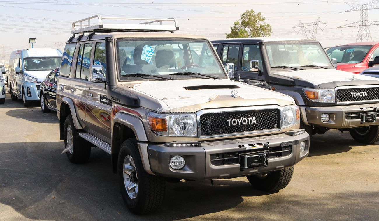 Toyota Land Cruiser 70 LX V8