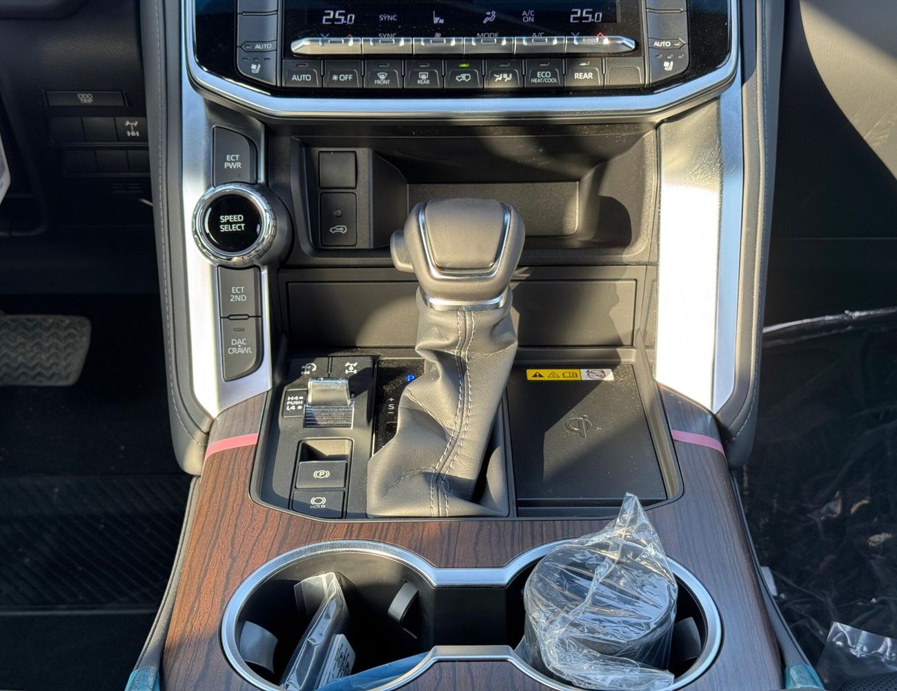 تويوتا لاند كروزر GXR / 4.0L PETROL / PWR SEATS & VENTILATION / SPEEDOMETR / SUNROOF / HIGH OPTION / CODE# GXR42H