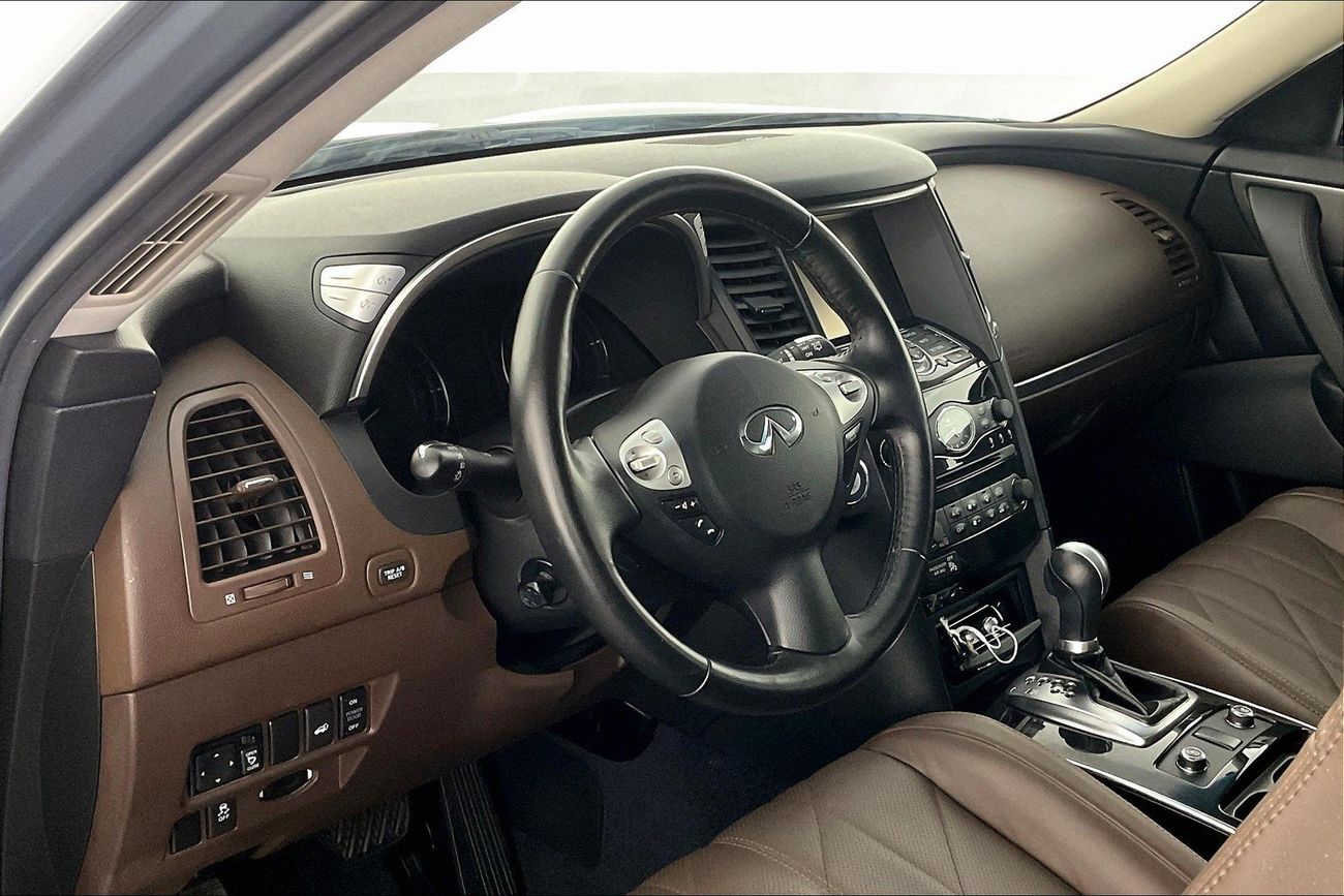 إنفينيتي QX70 Luxury / Luxe Sensory | شامل الضمان | 0 ﺪﻔﻋﺓ ﺃﻮﻟﻯ