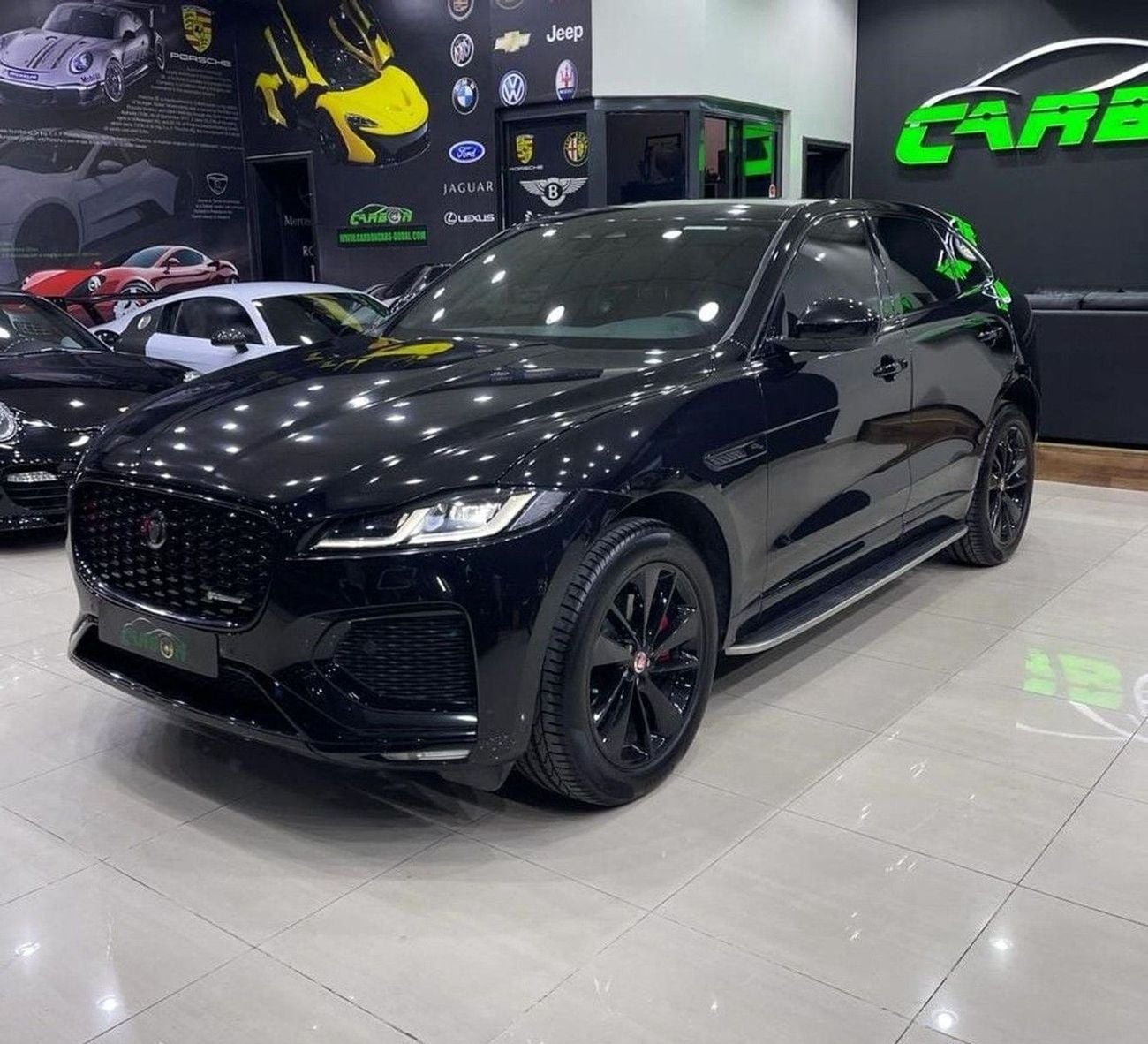 جاكوار F بيس R-Dynamic Black P250 2.0L Jaguar F-Pace 2022