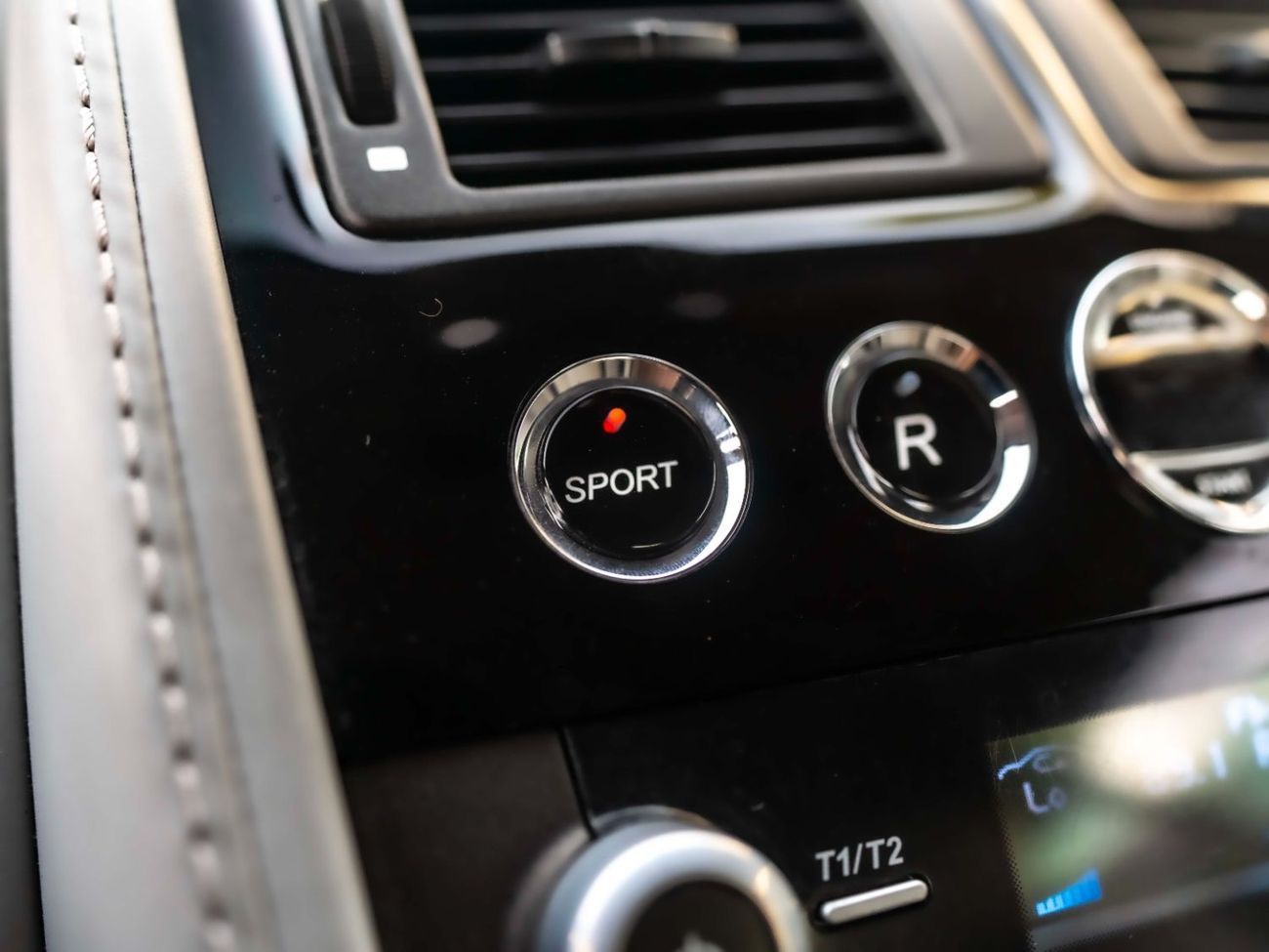 أستون مارتن فانتيج V8 4.7L