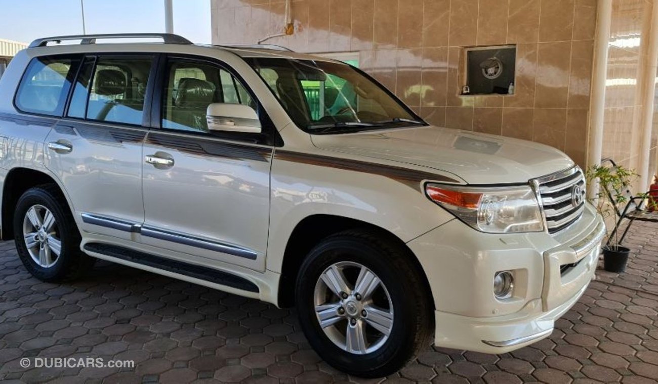 Toyota Land Cruiser تويوتا لاند كروزر موديل 2012 جي اكس آر فل اوبشن  عجمان الصحراء لتجارة السيارات رقم المعرض 42