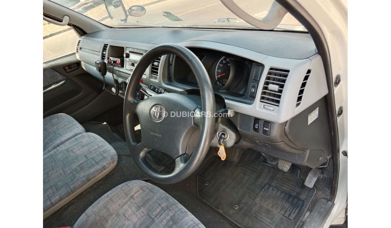 Toyota Hiace TOYOTA HIACE AMBULANCE RIGHT HAND DRIVE (PM1244)