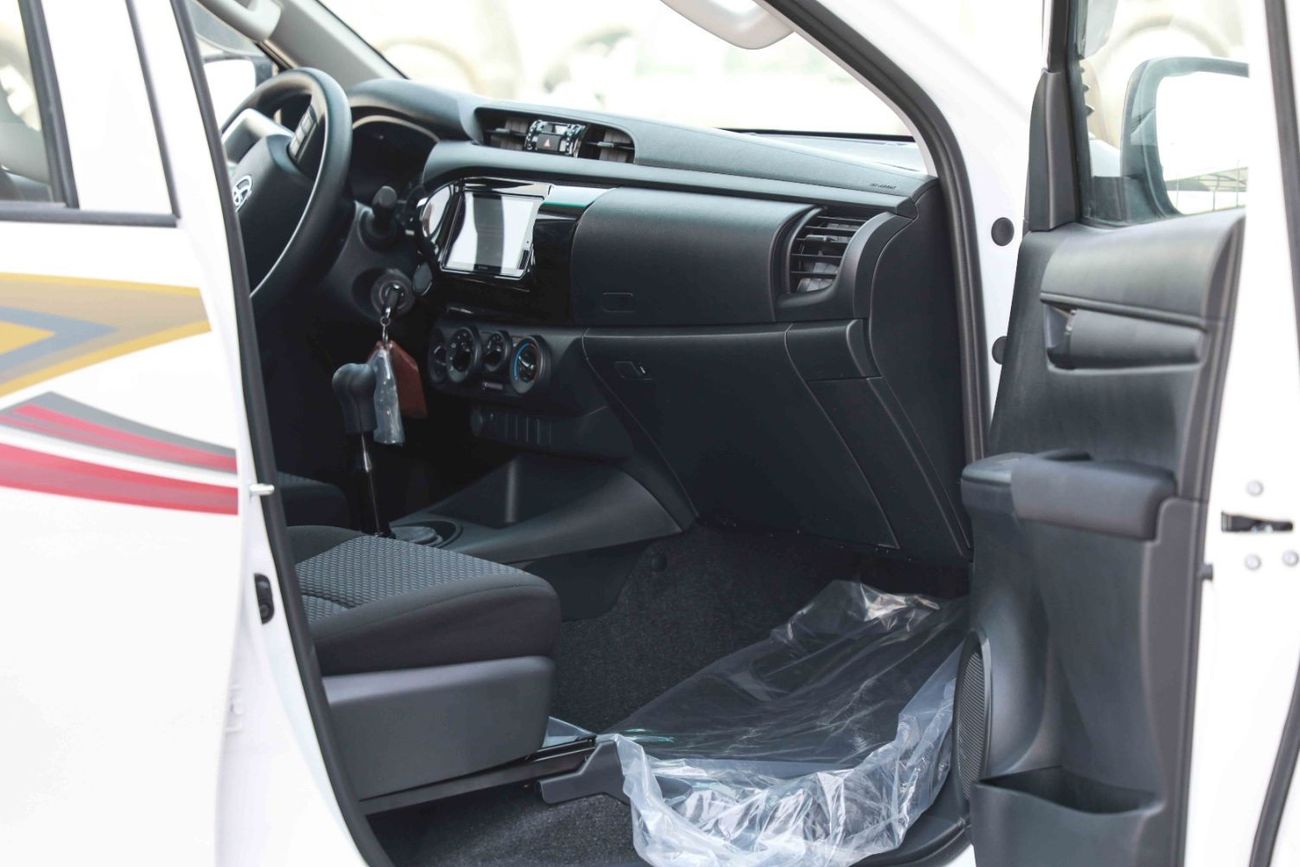 Toyota Hilux 2025 TOYOTA HILUX LOW 2.4 - PLATINUM WHITE PEARL inside BLACK | Export Only