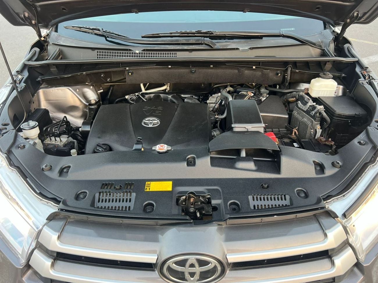 Toyota Highlander LE (NON GCC) 2019 Toyota Highlander 3.5L V6 - AWD 4x4 - Rear Camera - Leather seat 7 -
