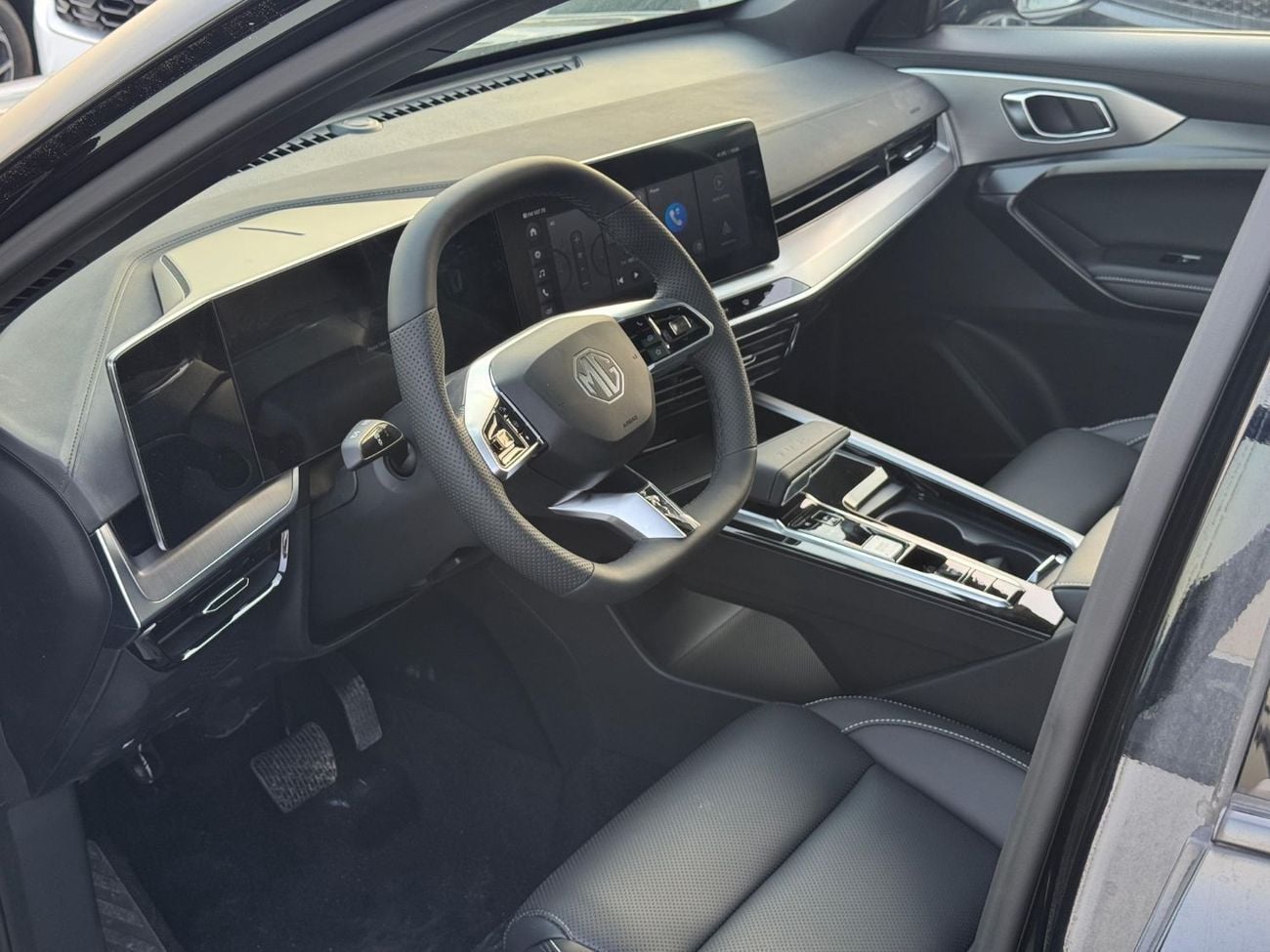 أم جي وان Deluxe 1.5L Petrol FWD 2024 Export Price @ 55,500 AED