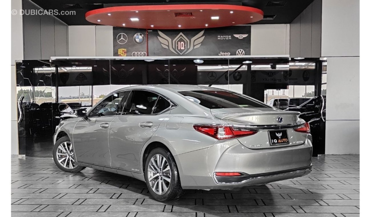 لكزس ES 300 AED 2,500 P.M | 2021 LEXUS ES300H HYBRID 2.5L | FULL OPTION WITH SUNROOF | GCC | UNDER WARRANTY