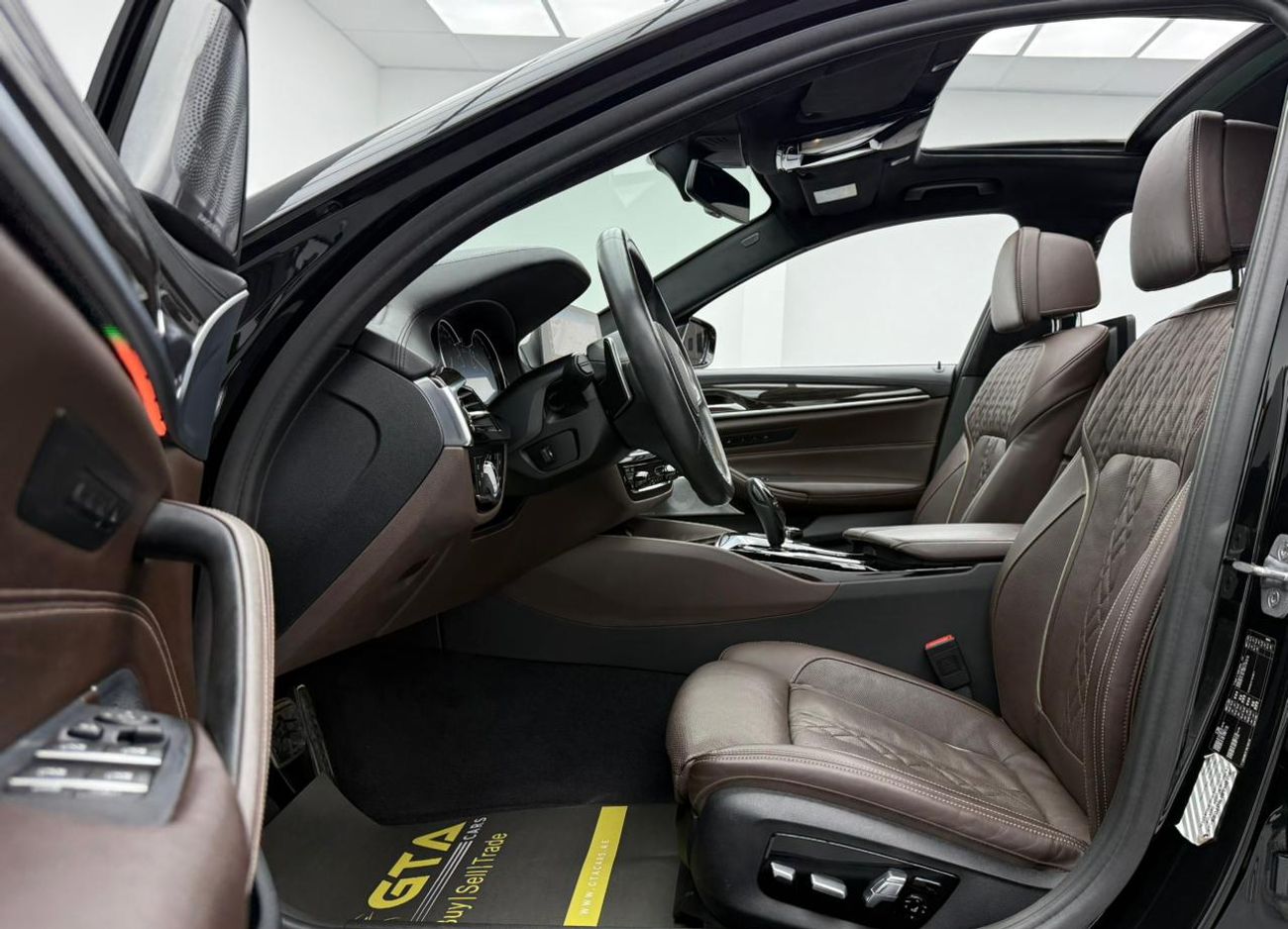 بي أم دبليو 530i 2018 BMW 530i M-Kit Masterclass, 2025 BMW Warranty + Service Pack, Full BMW Service History, GCC